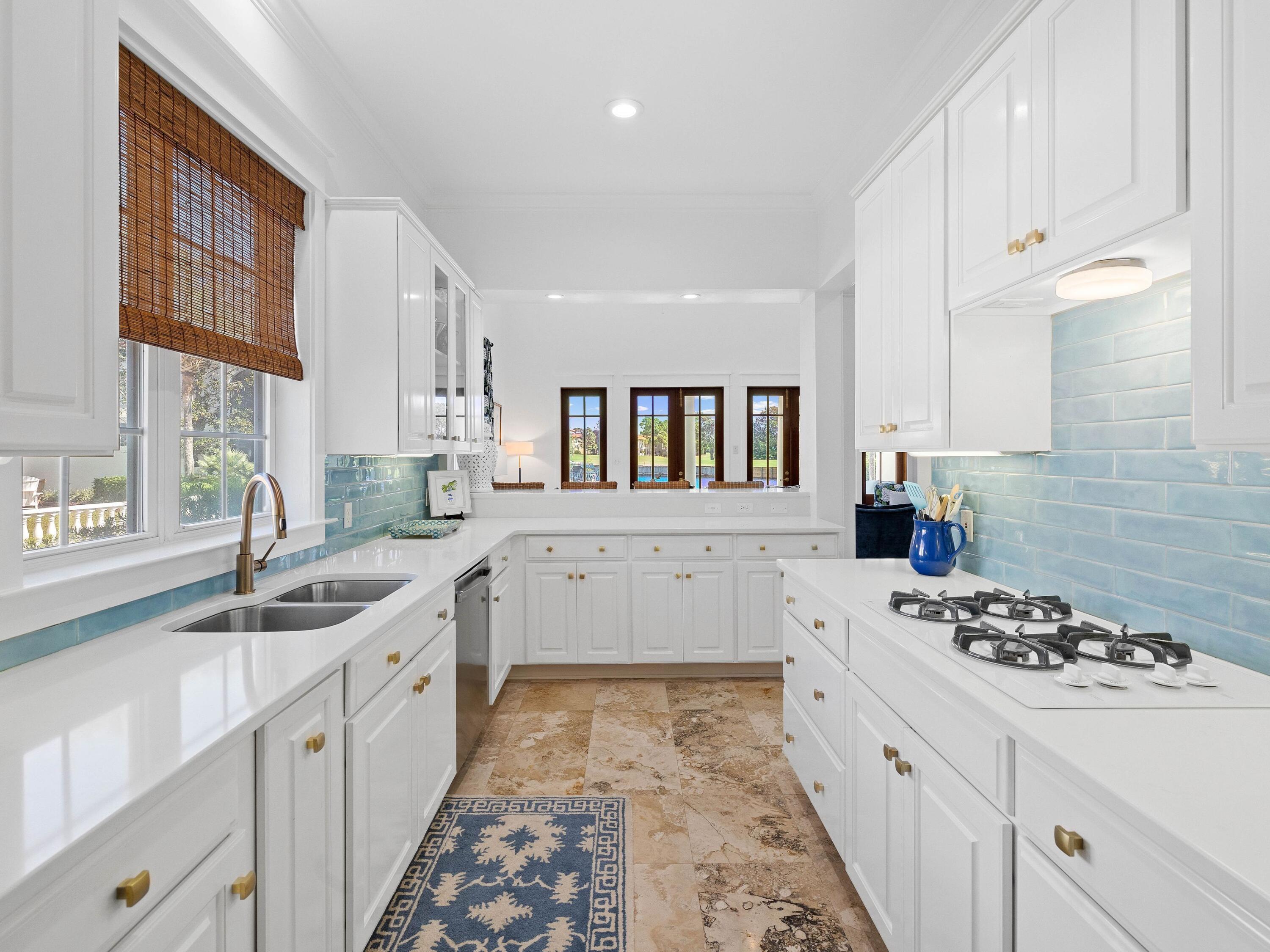 8062 Fountains Lane