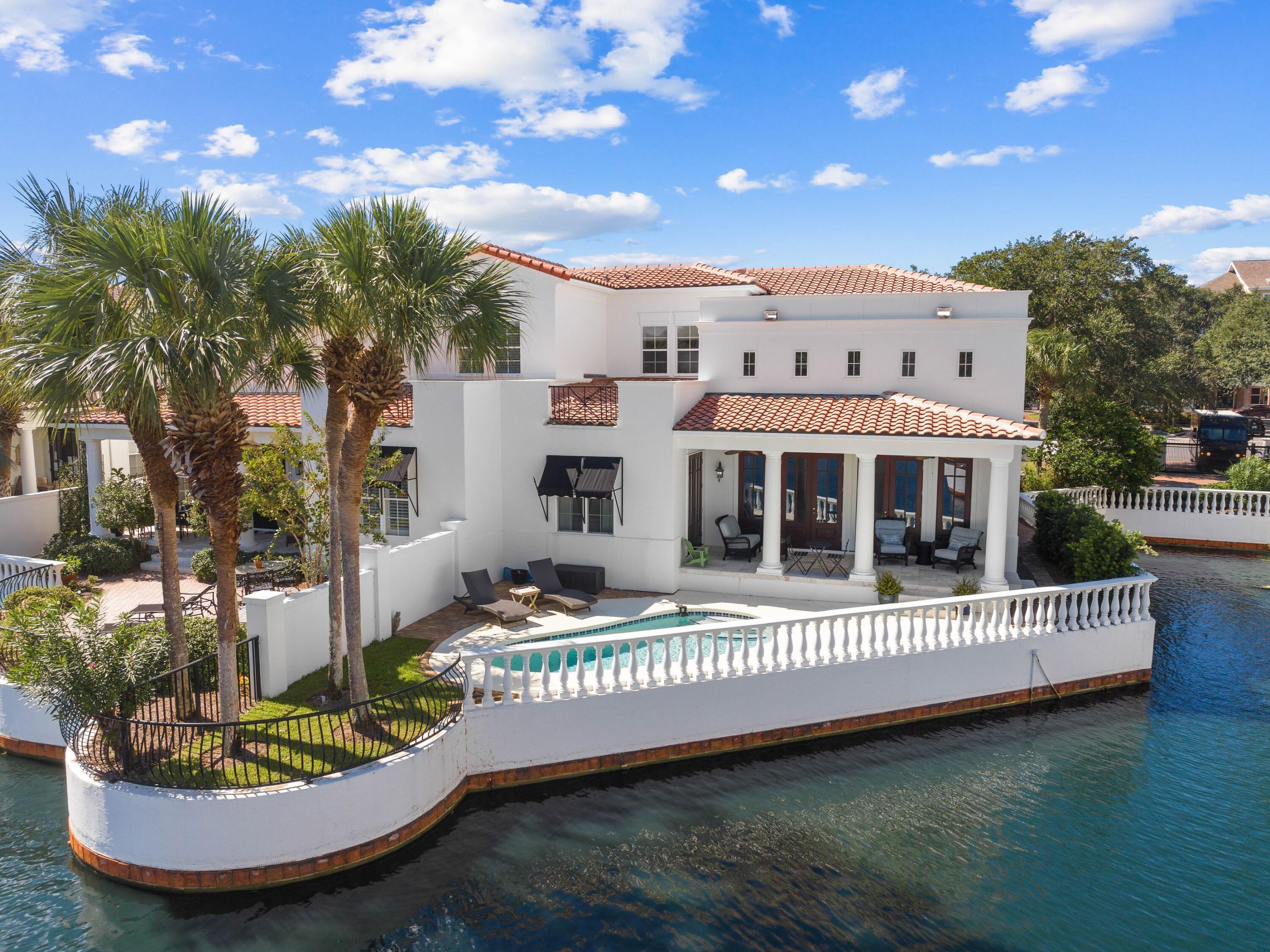 8062 Fountains Lane