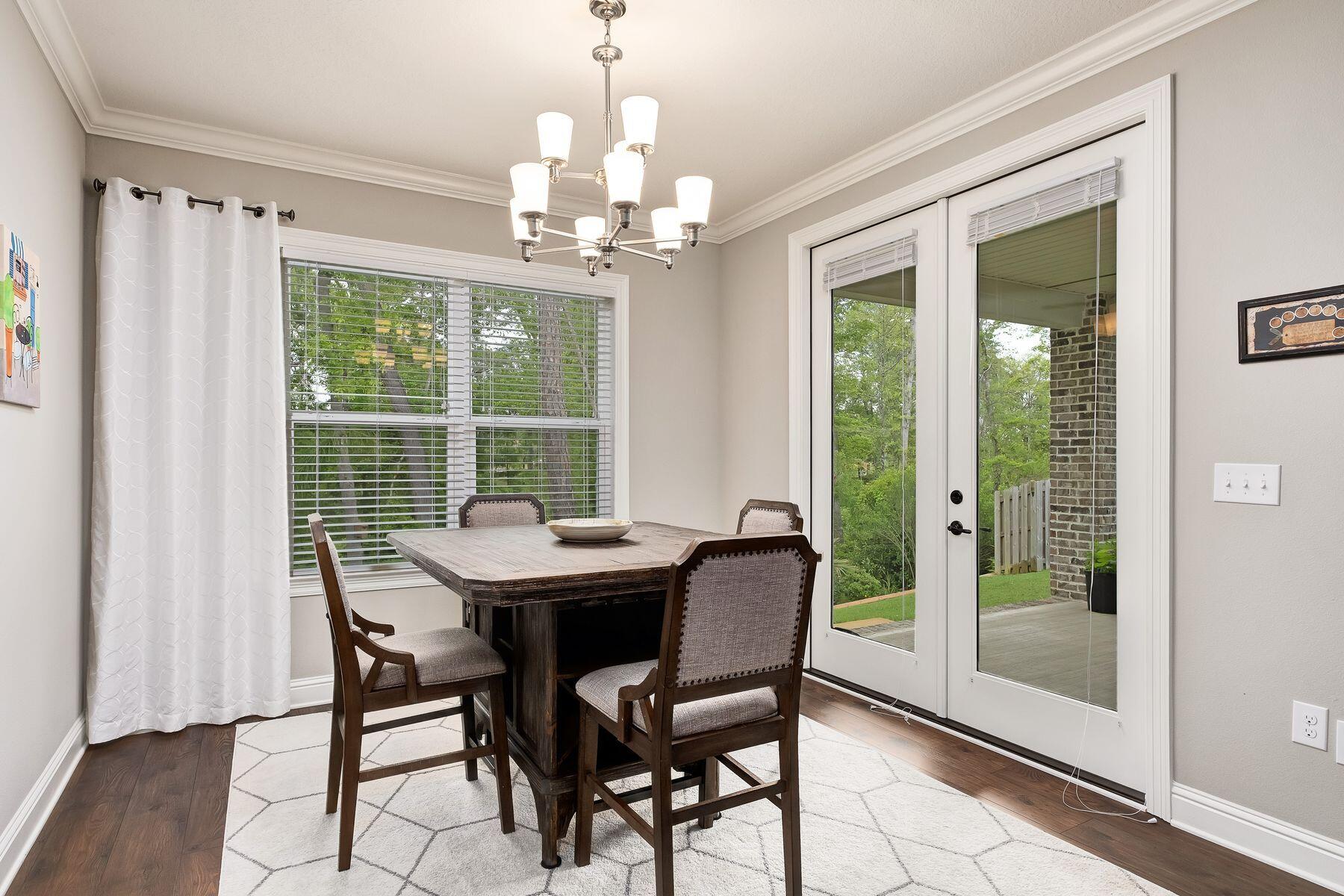 86 Oaktree Boulevard