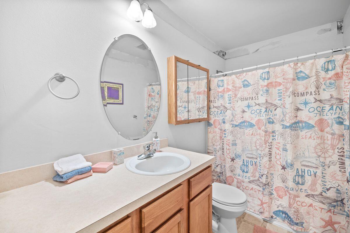 415 Twin Lakes Lane