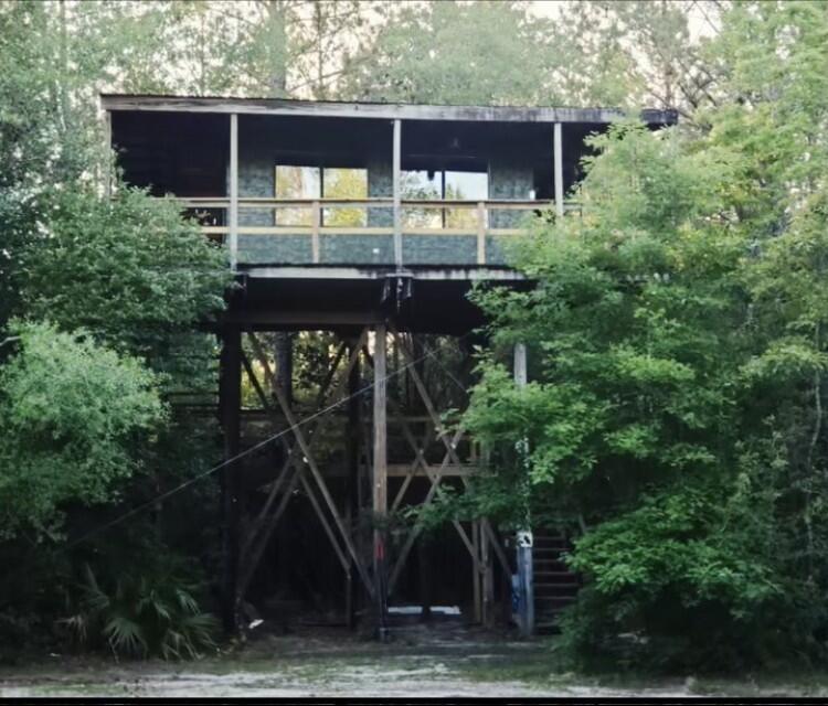 1121 Frost Lane