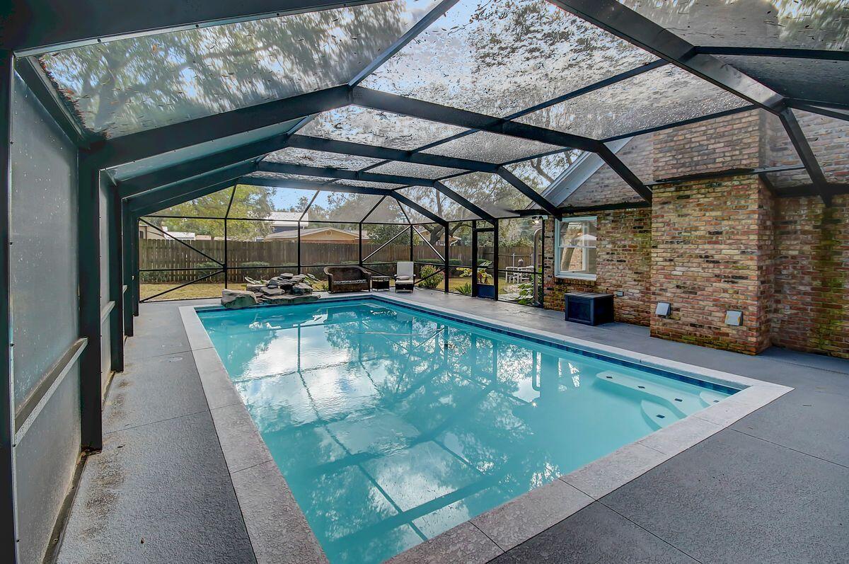 15 NE Wedgewood Lane