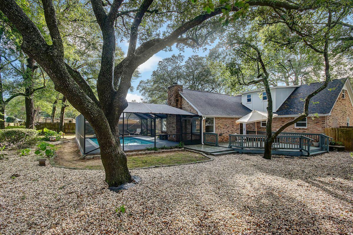 15 NE Wedgewood Lane