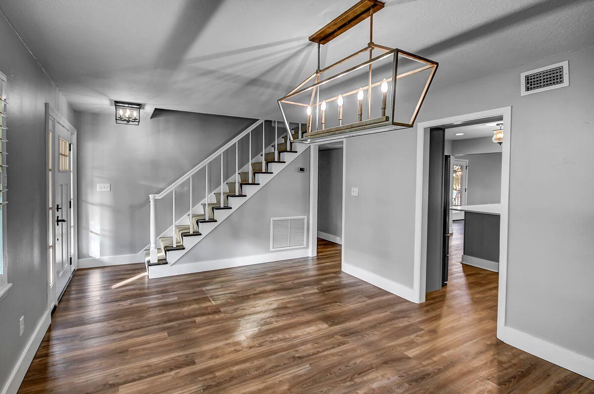 15 NE Wedgewood Lane