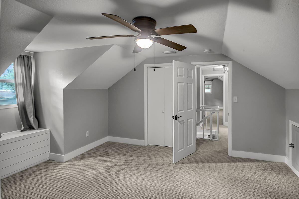 15 NE Wedgewood Lane