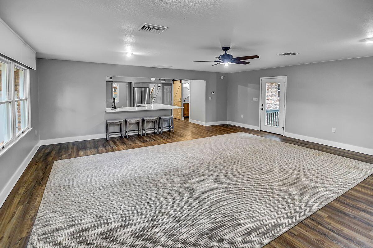 15 NE Wedgewood Lane