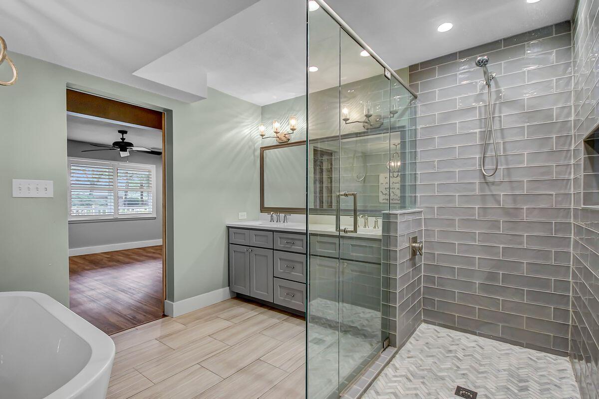 15 NE Wedgewood Lane
