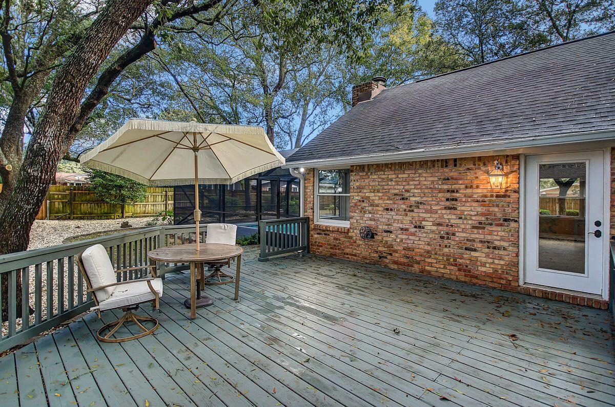 15 NE Wedgewood Lane