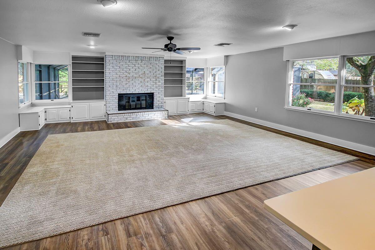 15 NE Wedgewood Lane