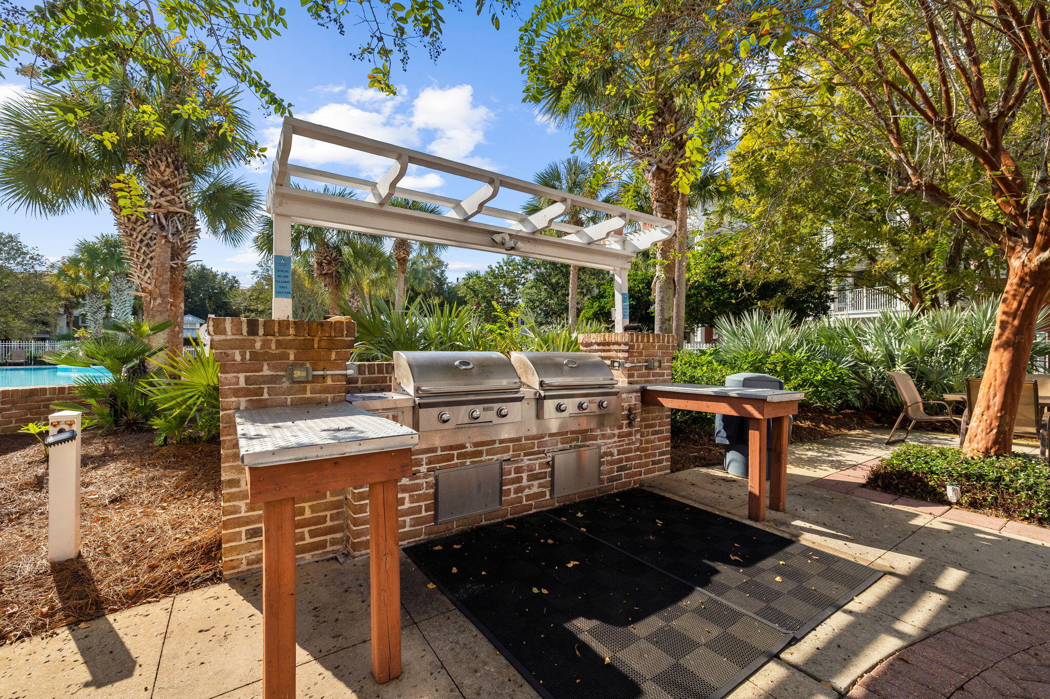9100 Baytowne Wharf Boulevard, 470/472