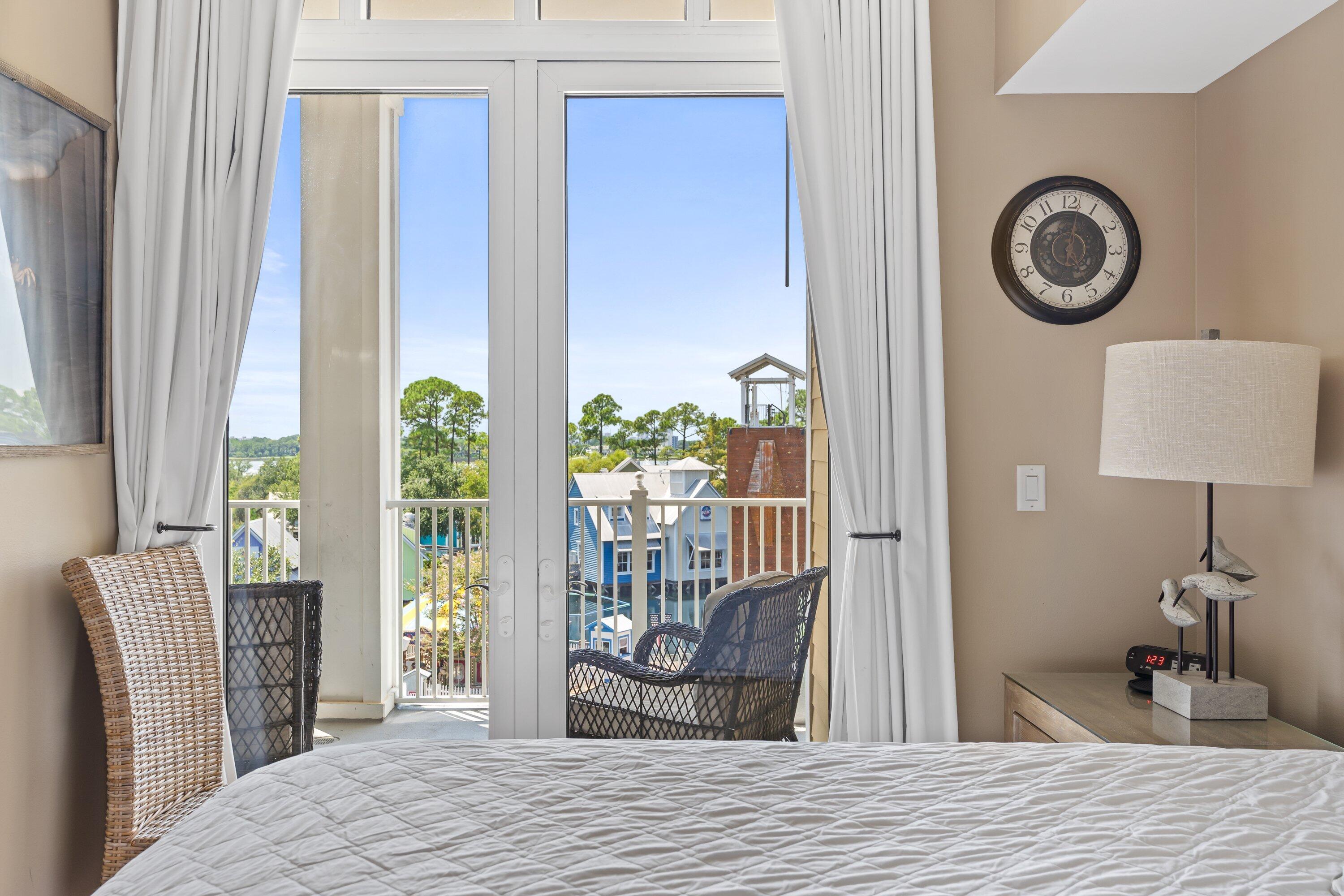 9100 Baytowne Wharf Boulevard, 470/472