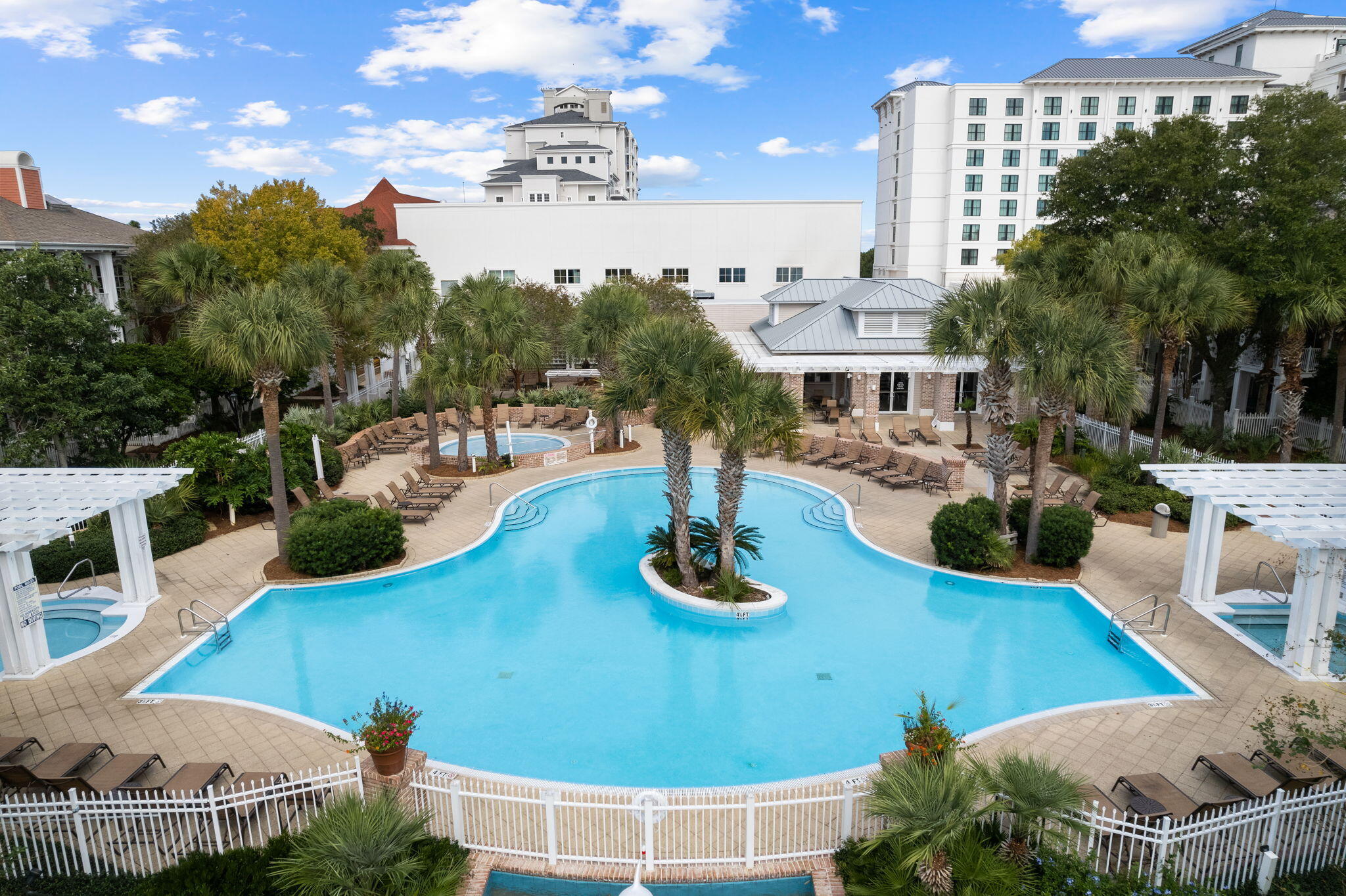 9100 Baytowne Wharf Boulevard, 470/472