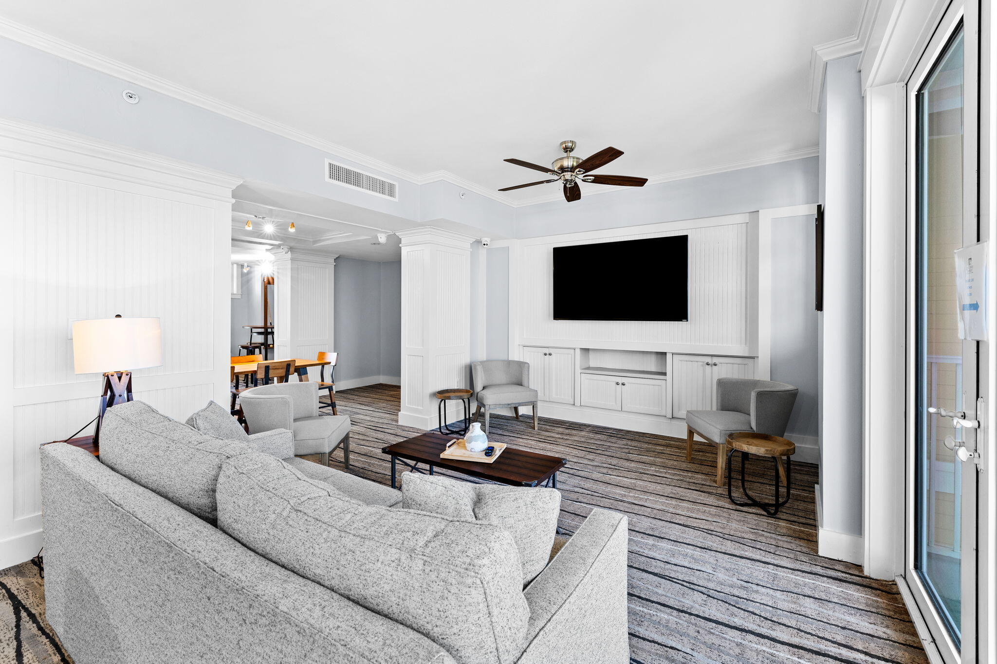 9100 Baytowne Wharf Boulevard, 470/472