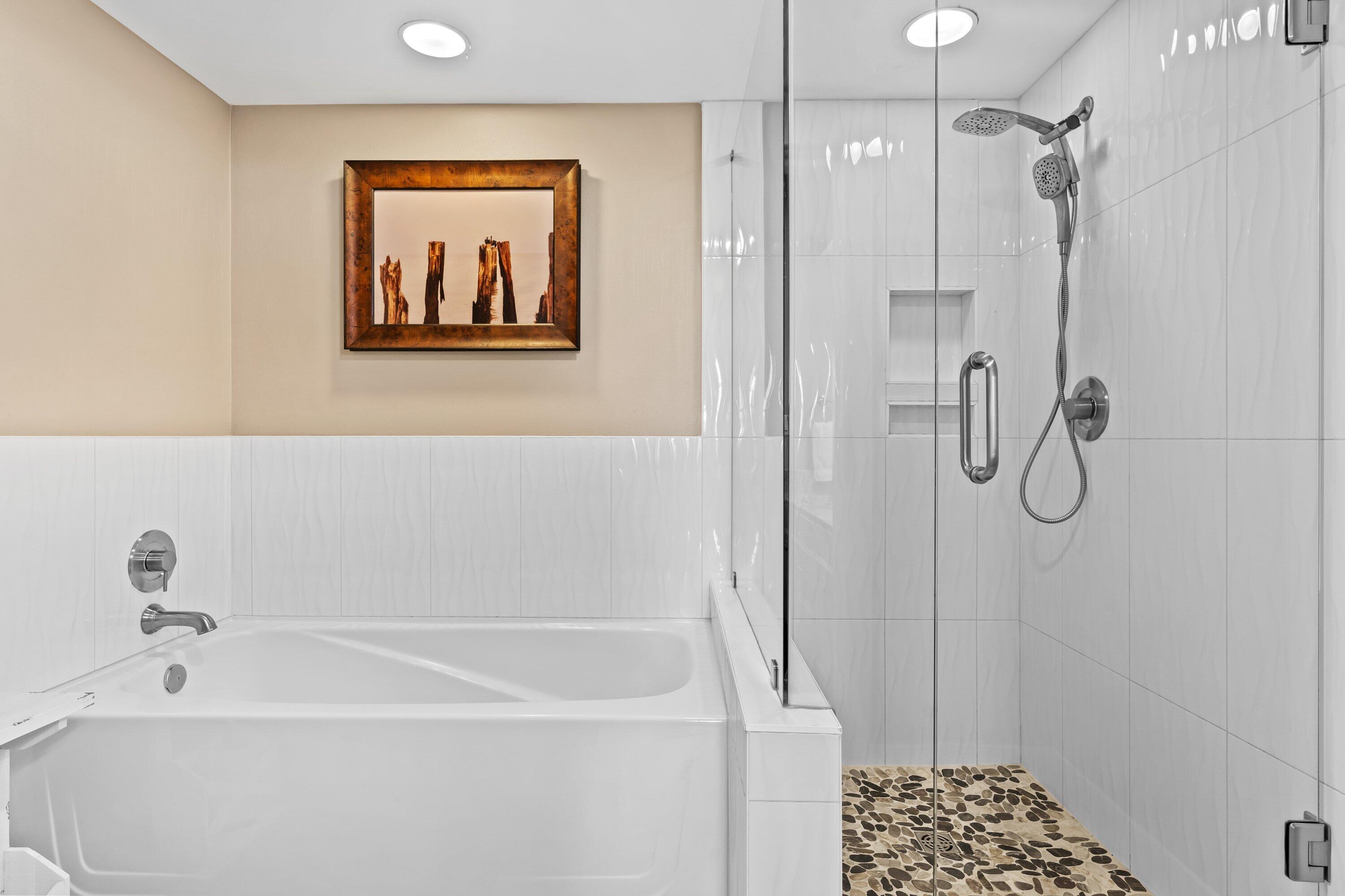9100 Baytowne Wharf Boulevard, 470/472