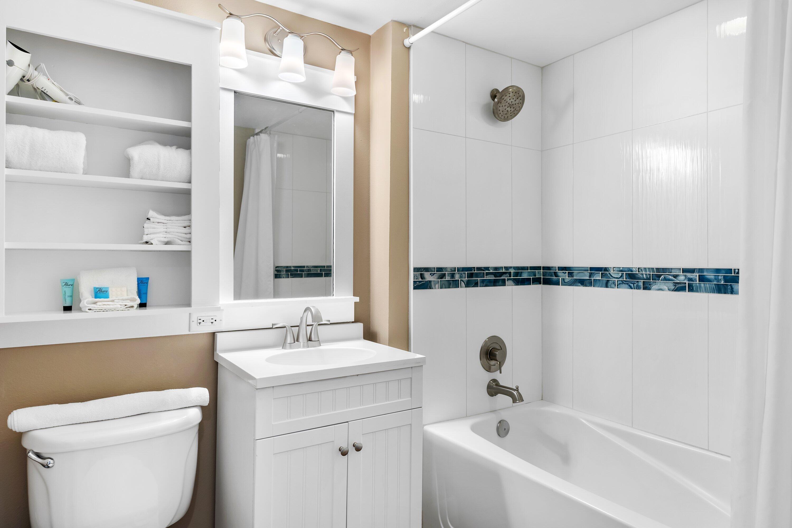 9100 Baytowne Wharf Boulevard, 470/472