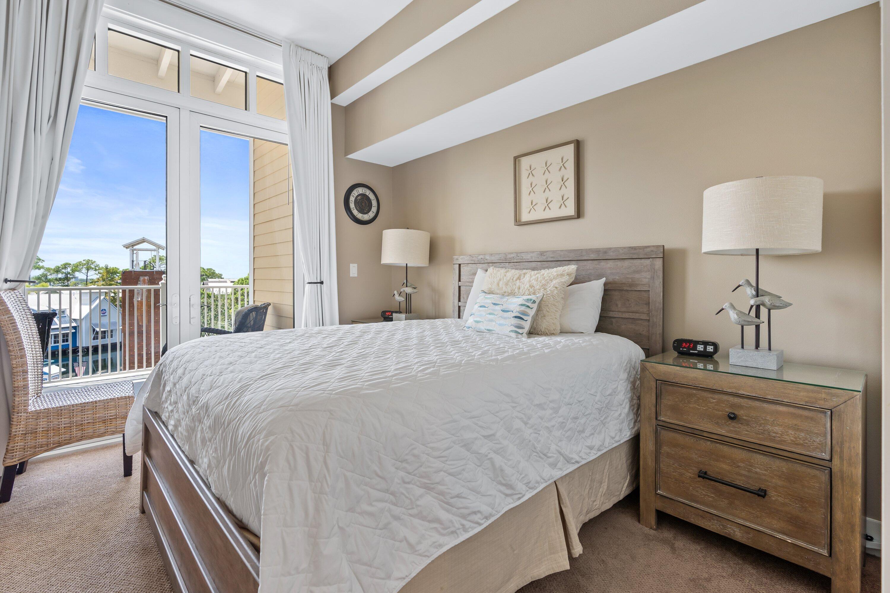 9100 Baytowne Wharf Boulevard, 470/472