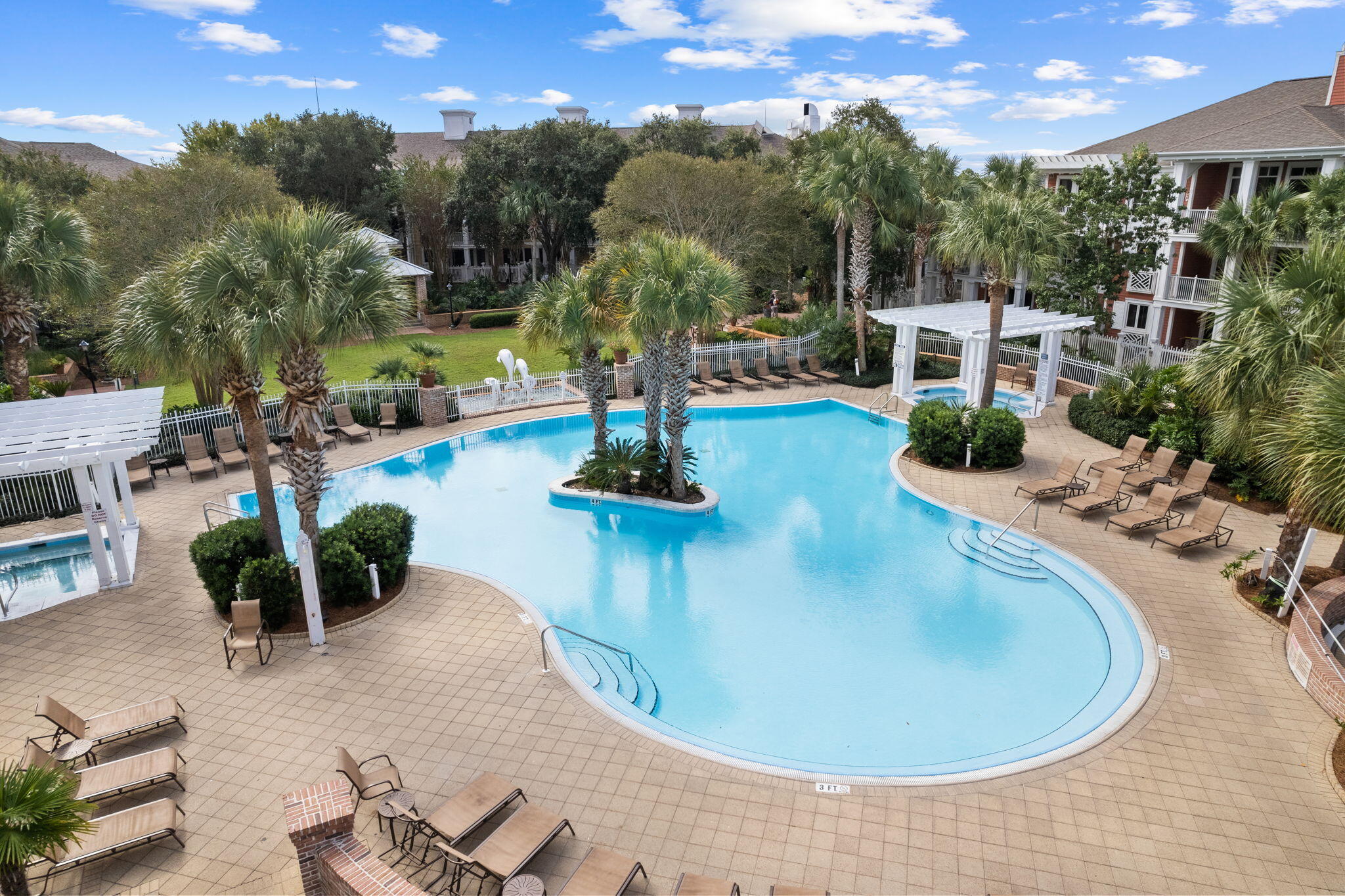 9100 Baytowne Wharf Boulevard, 470/472
