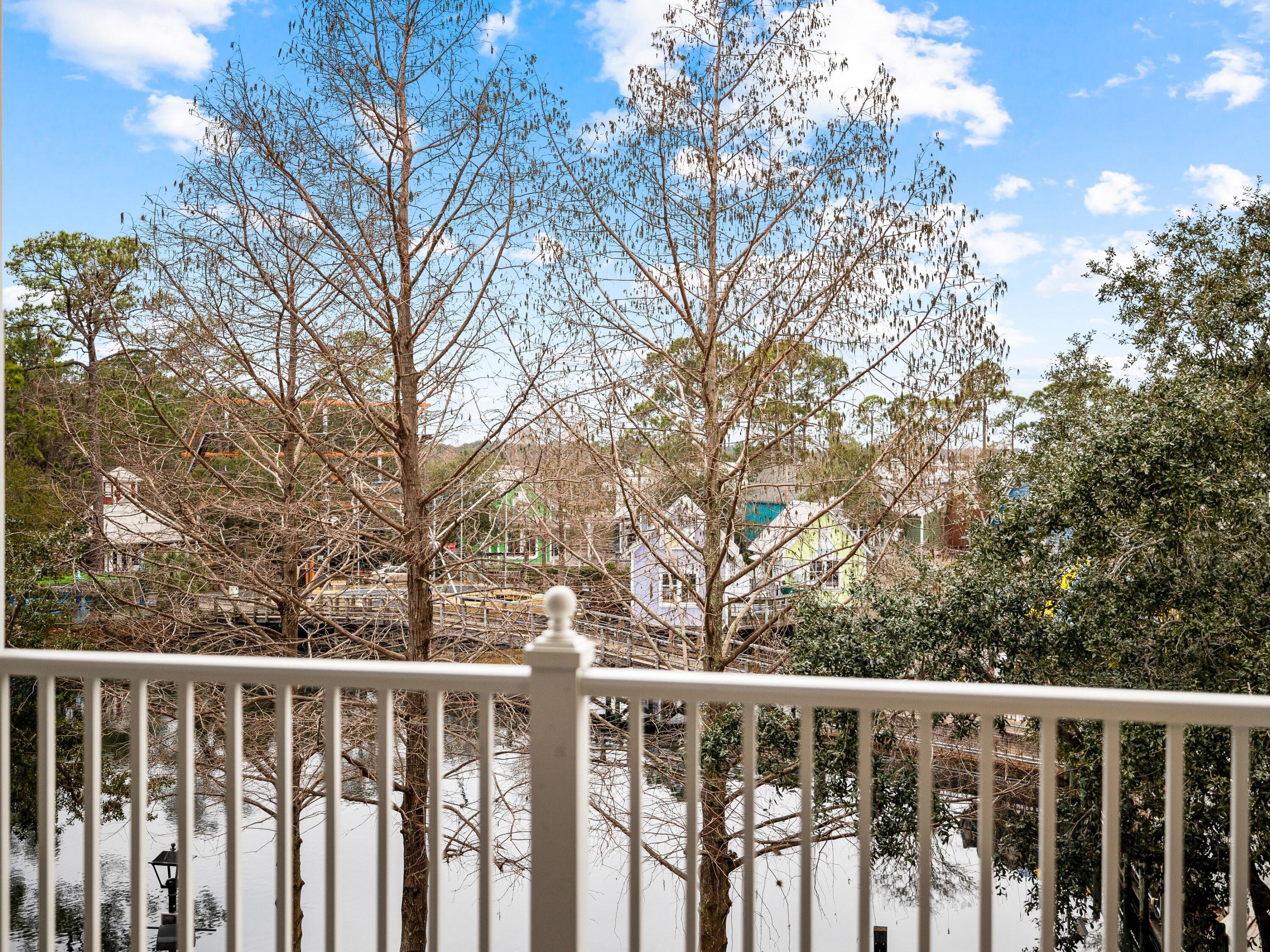 9100 Baytowne Wharf Boulevard, 374/376