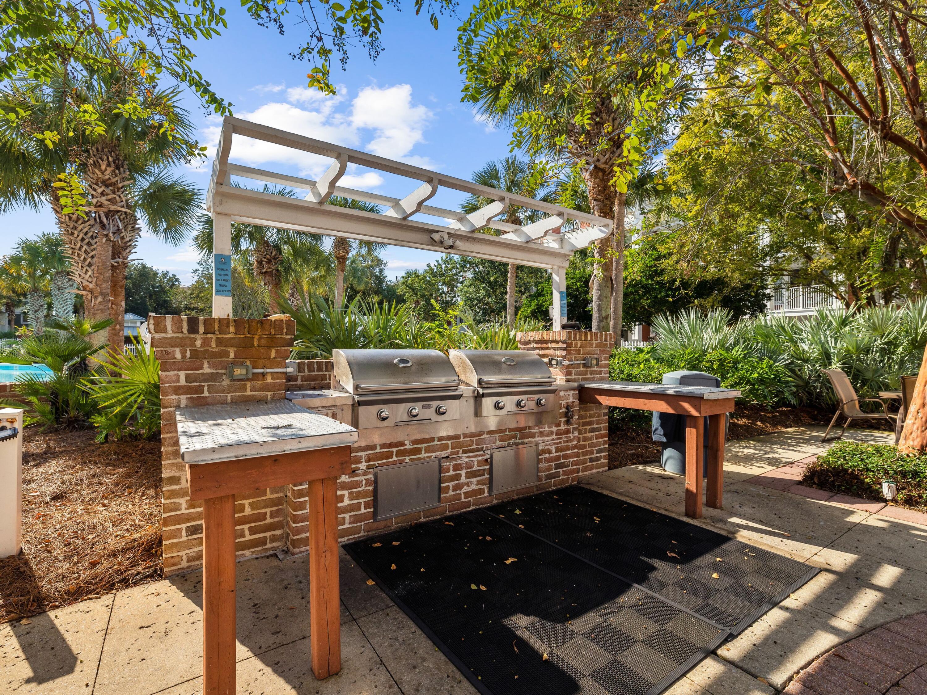 9100 Baytowne Wharf Boulevard, 374/376