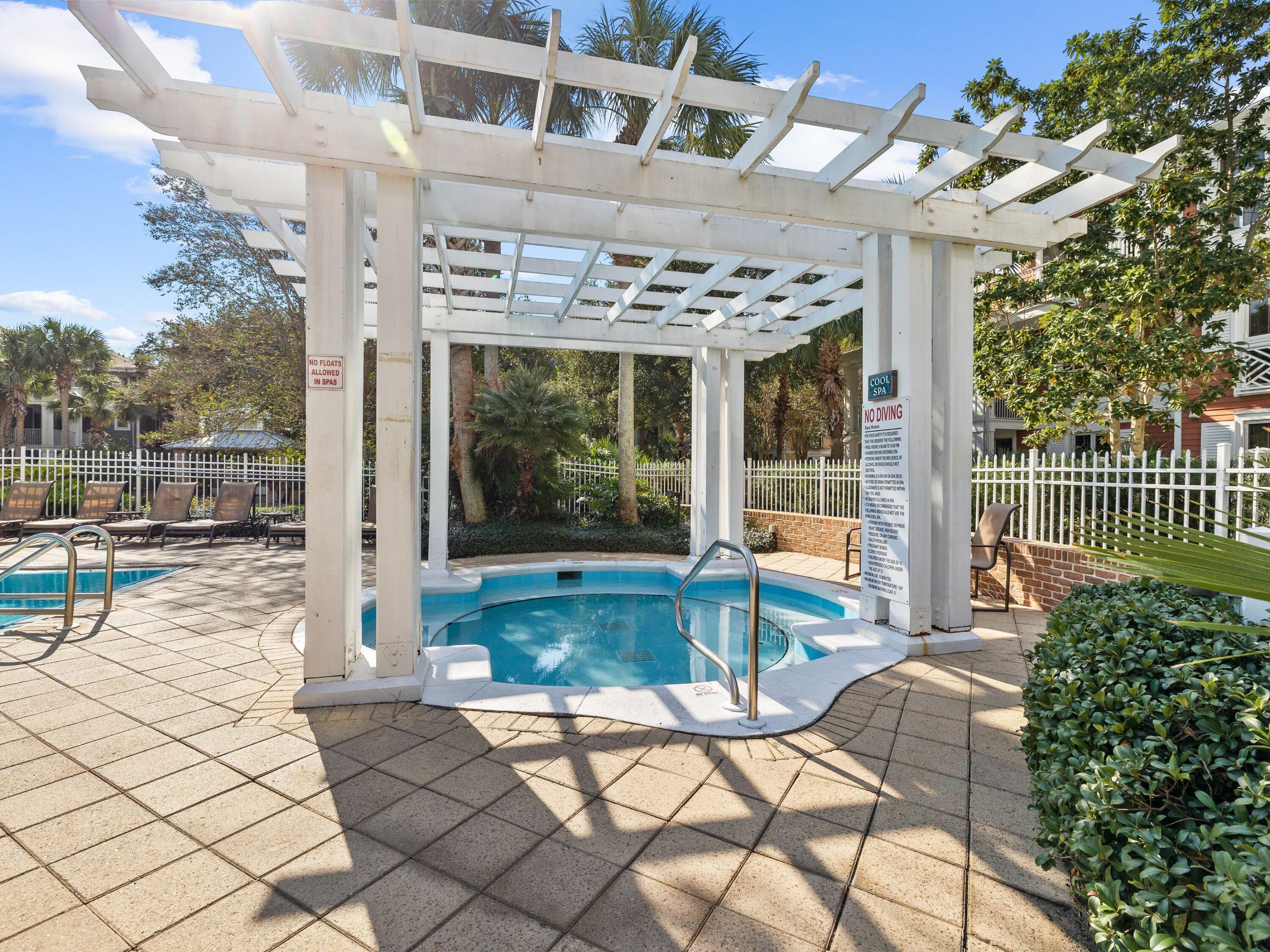 9100 Baytowne Wharf Boulevard, 374/376