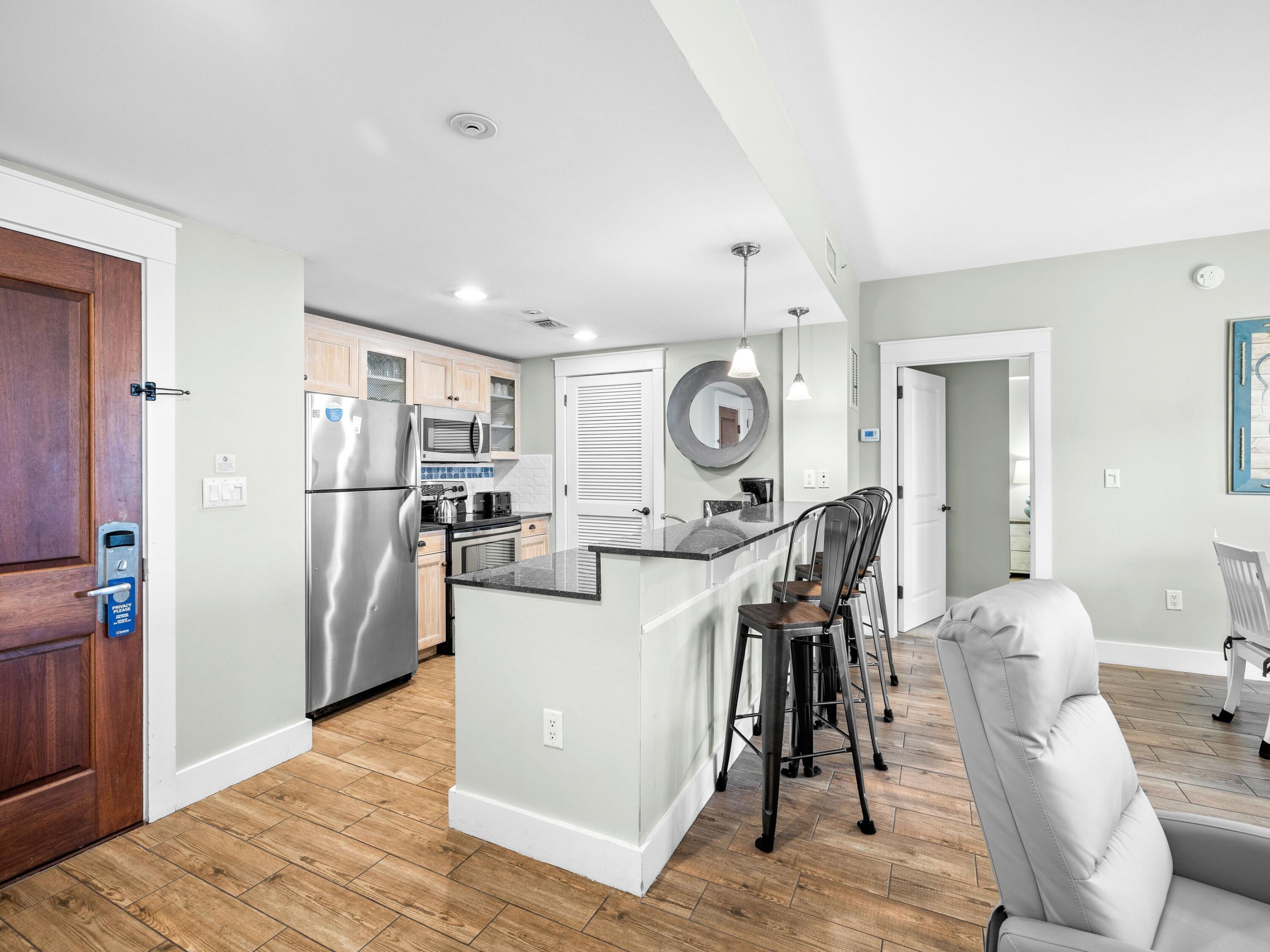9100 Baytowne Wharf Boulevard, 374/376