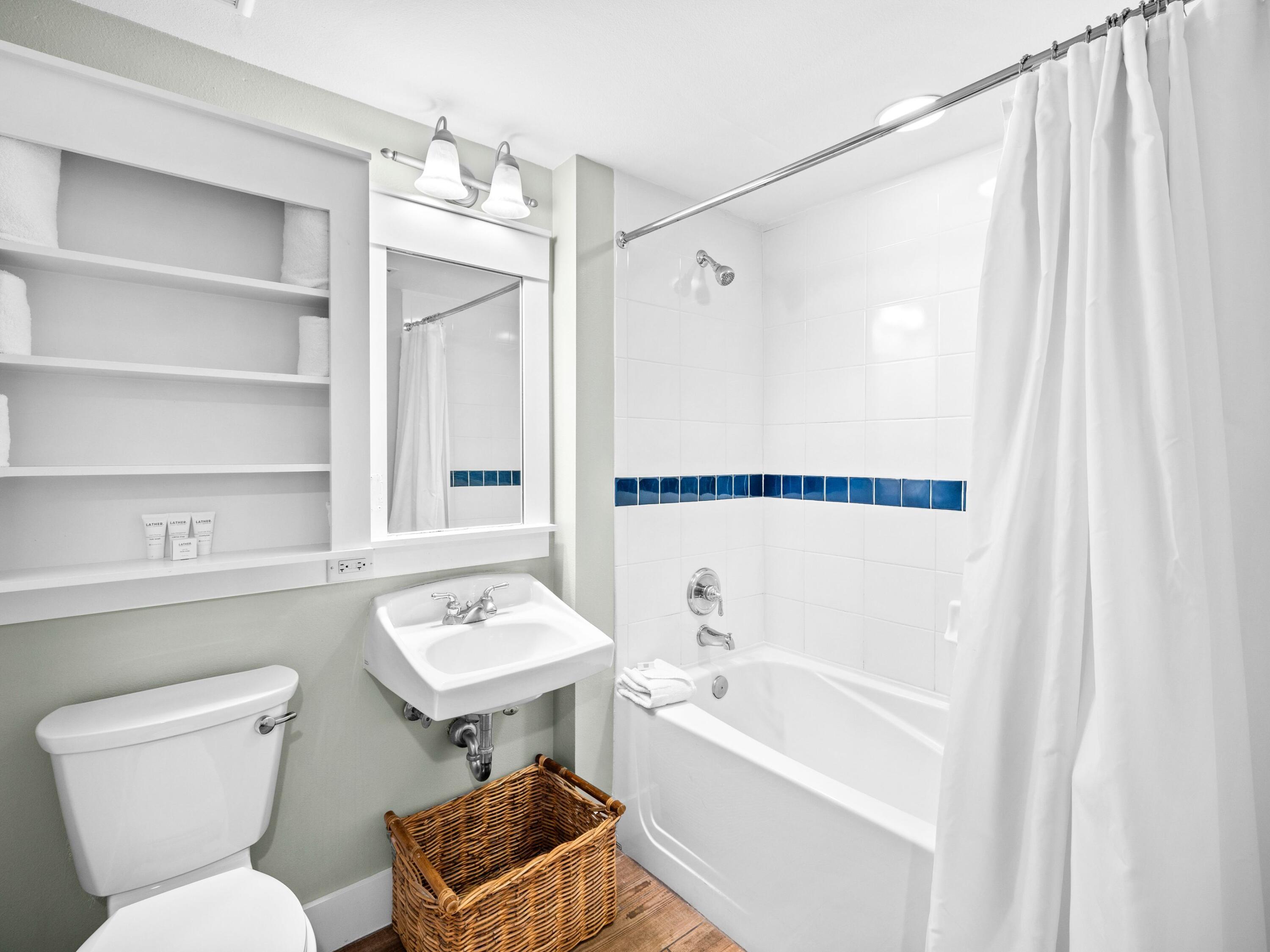 9100 Baytowne Wharf Boulevard, 374/376