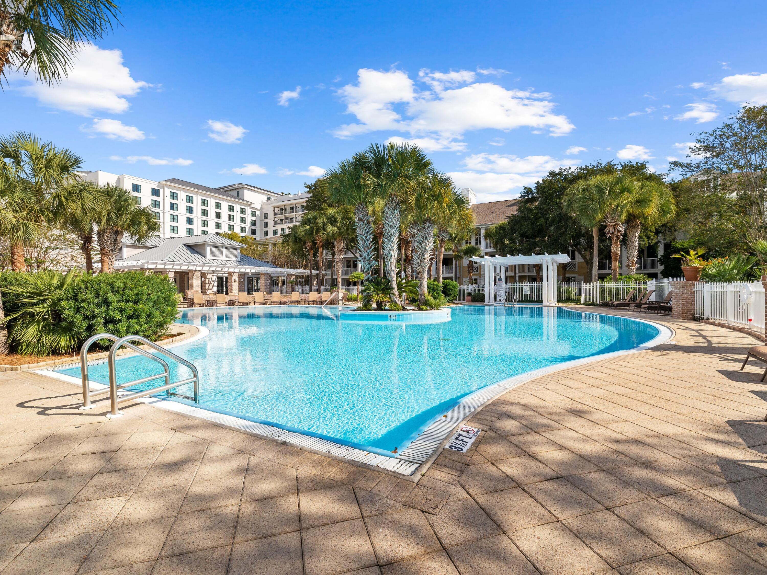 9100 Baytowne Wharf Boulevard, 374/376