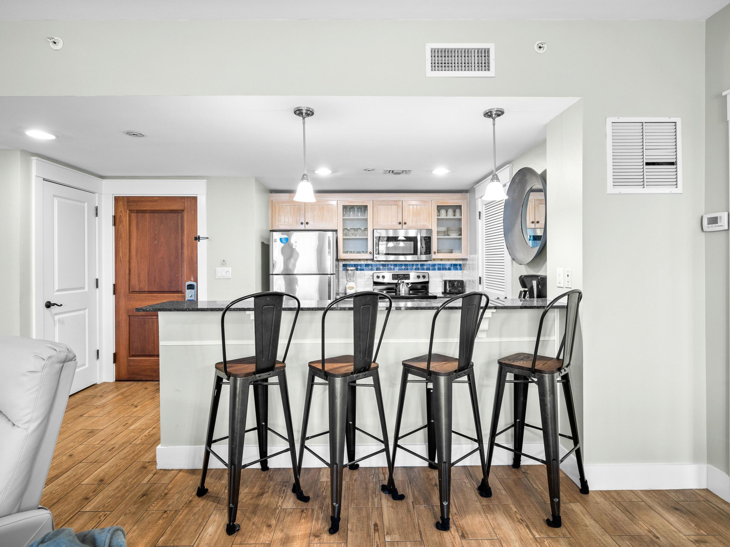 9100 Baytowne Wharf Boulevard, 374/376