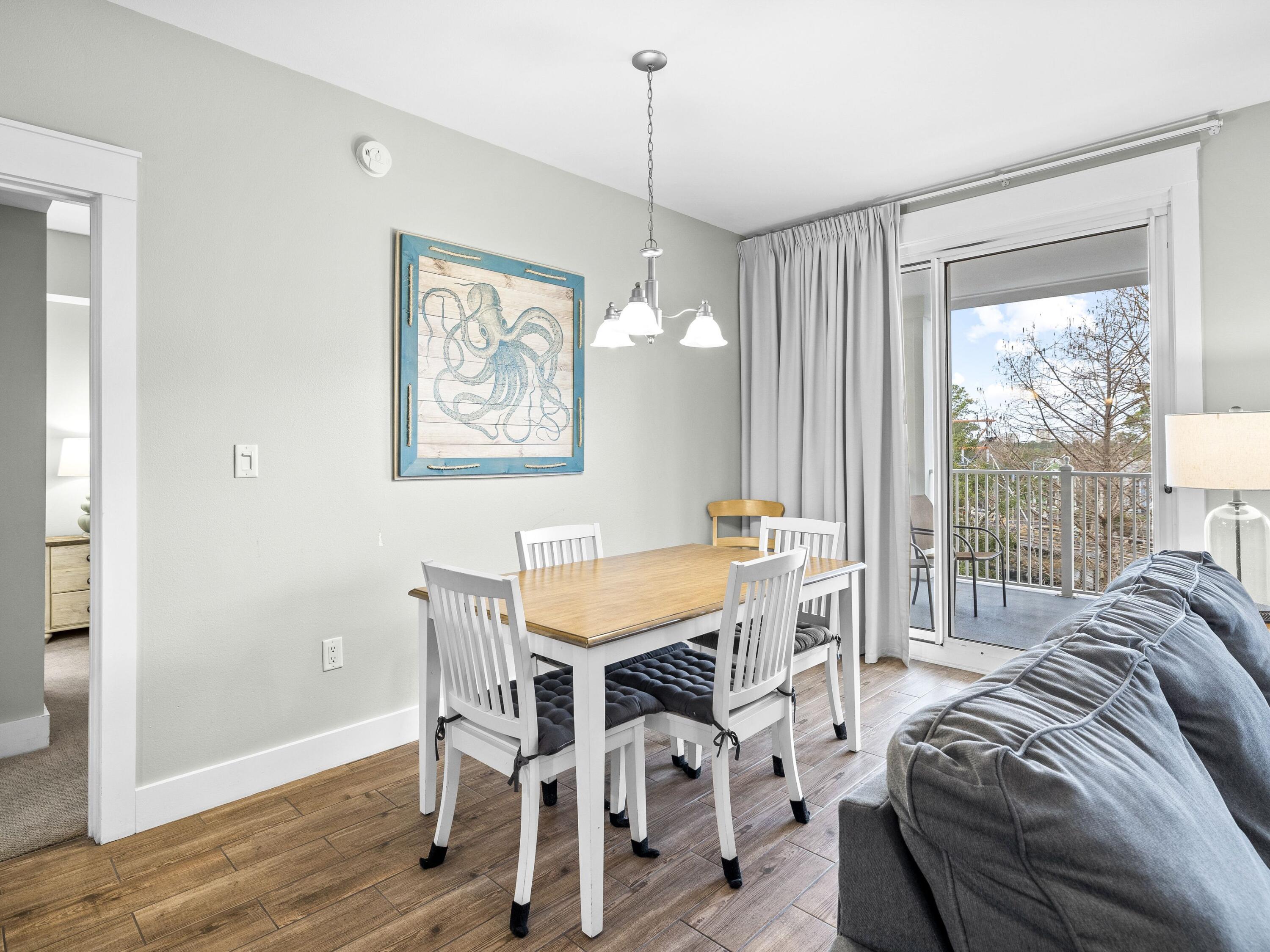 9100 Baytowne Wharf Boulevard, 374/376