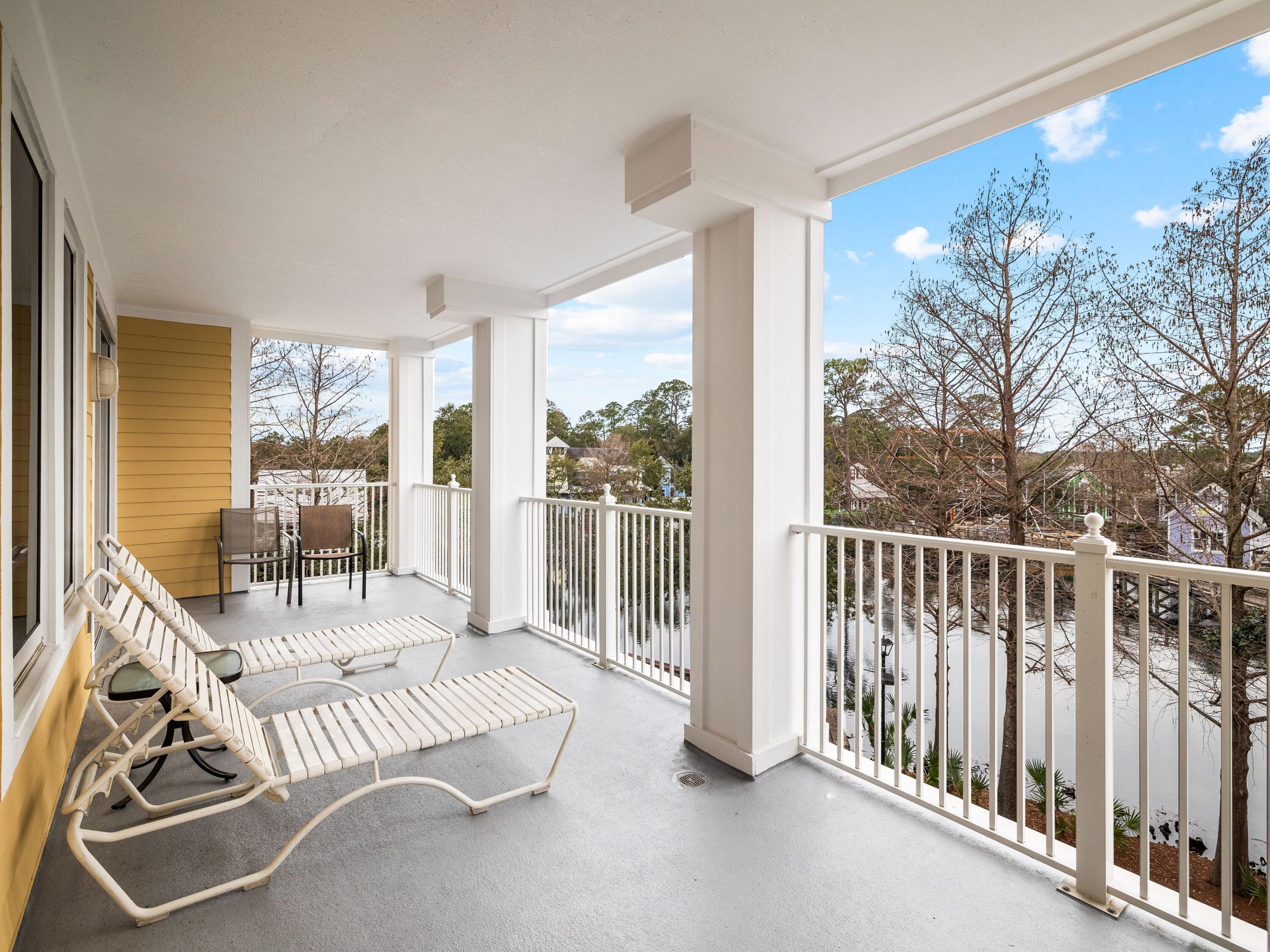 9100 Baytowne Wharf Boulevard, 374/376