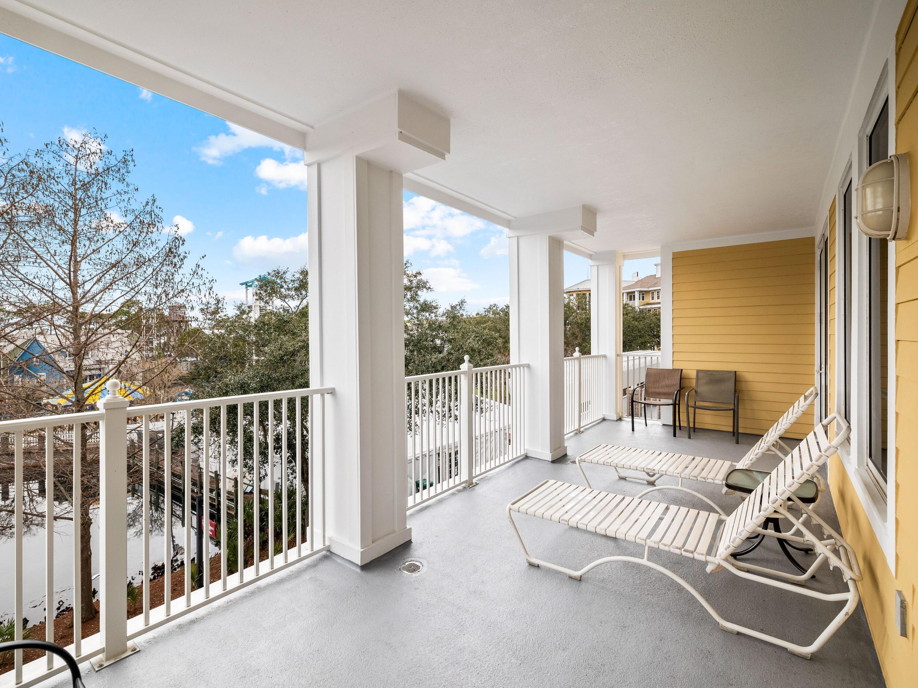 9100 Baytowne Wharf Boulevard, 374/376