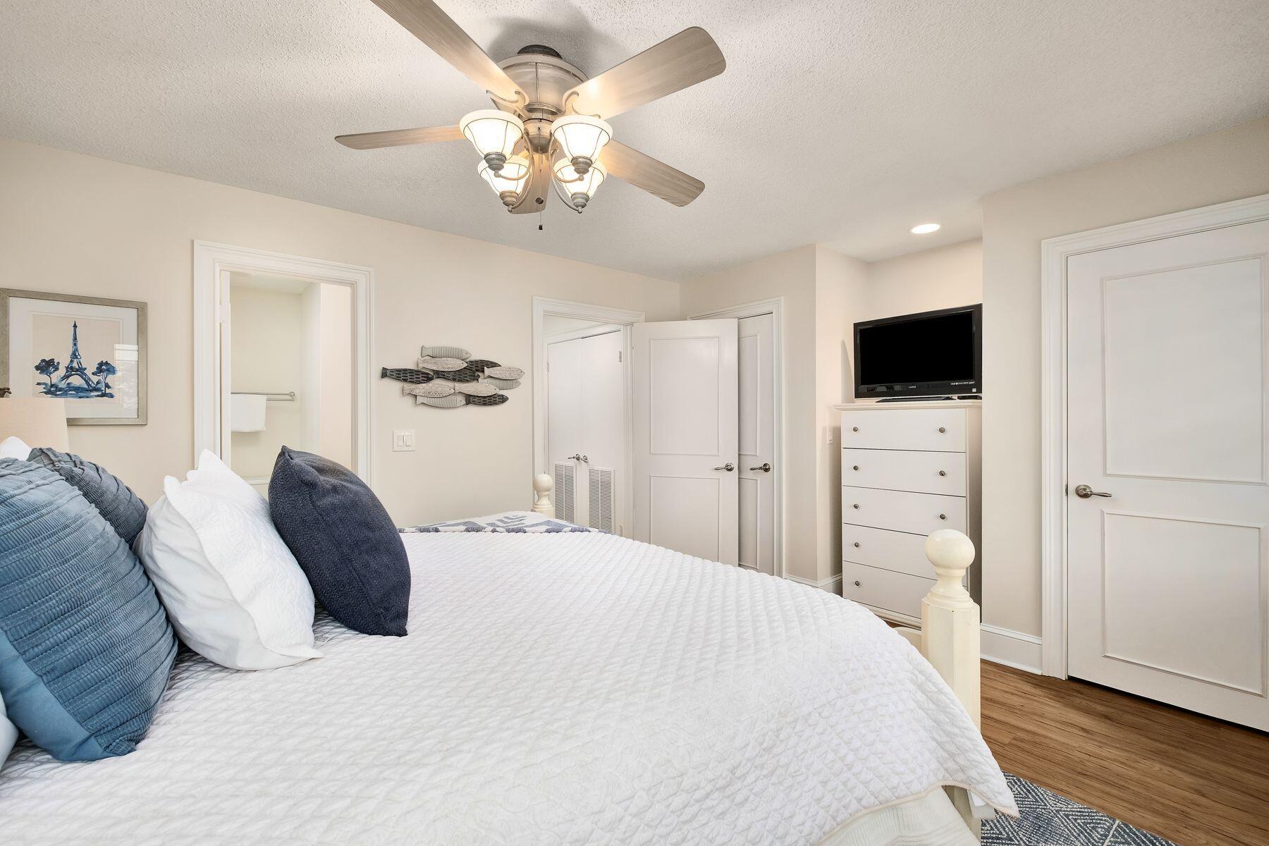 5075 Beachwalk Way