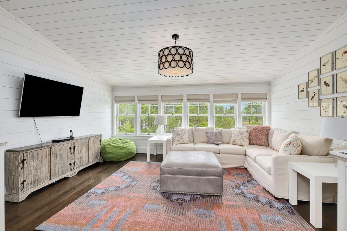 445 Western Lake Drive