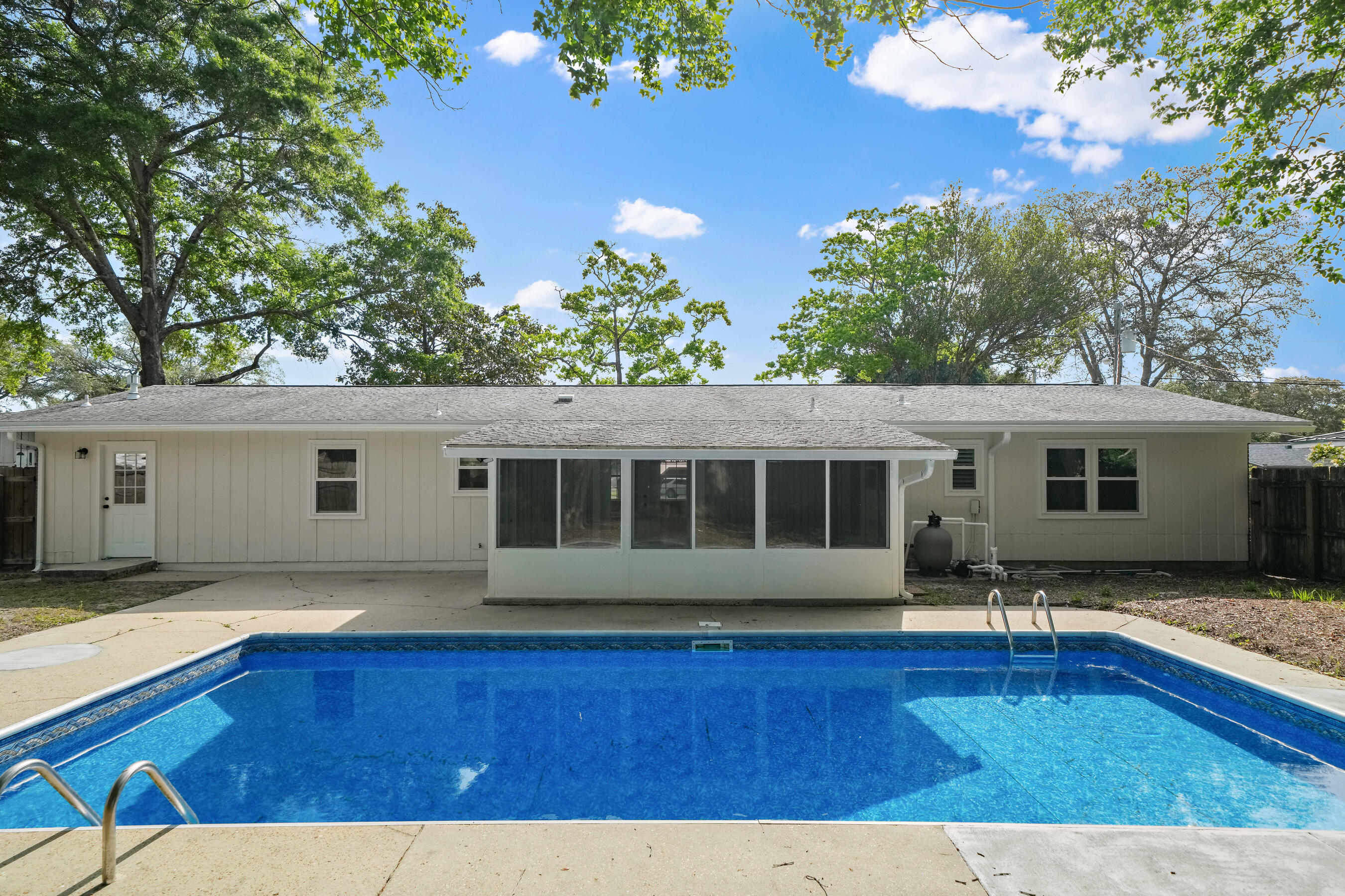 101 Lincolnshire Drive