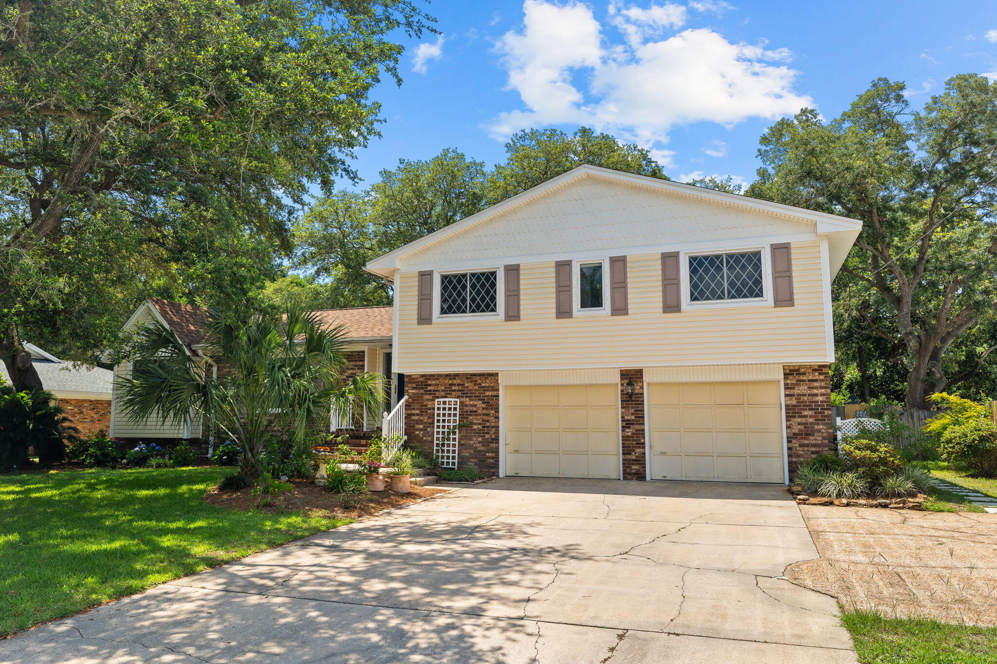 234 NE Yacht Club Drive