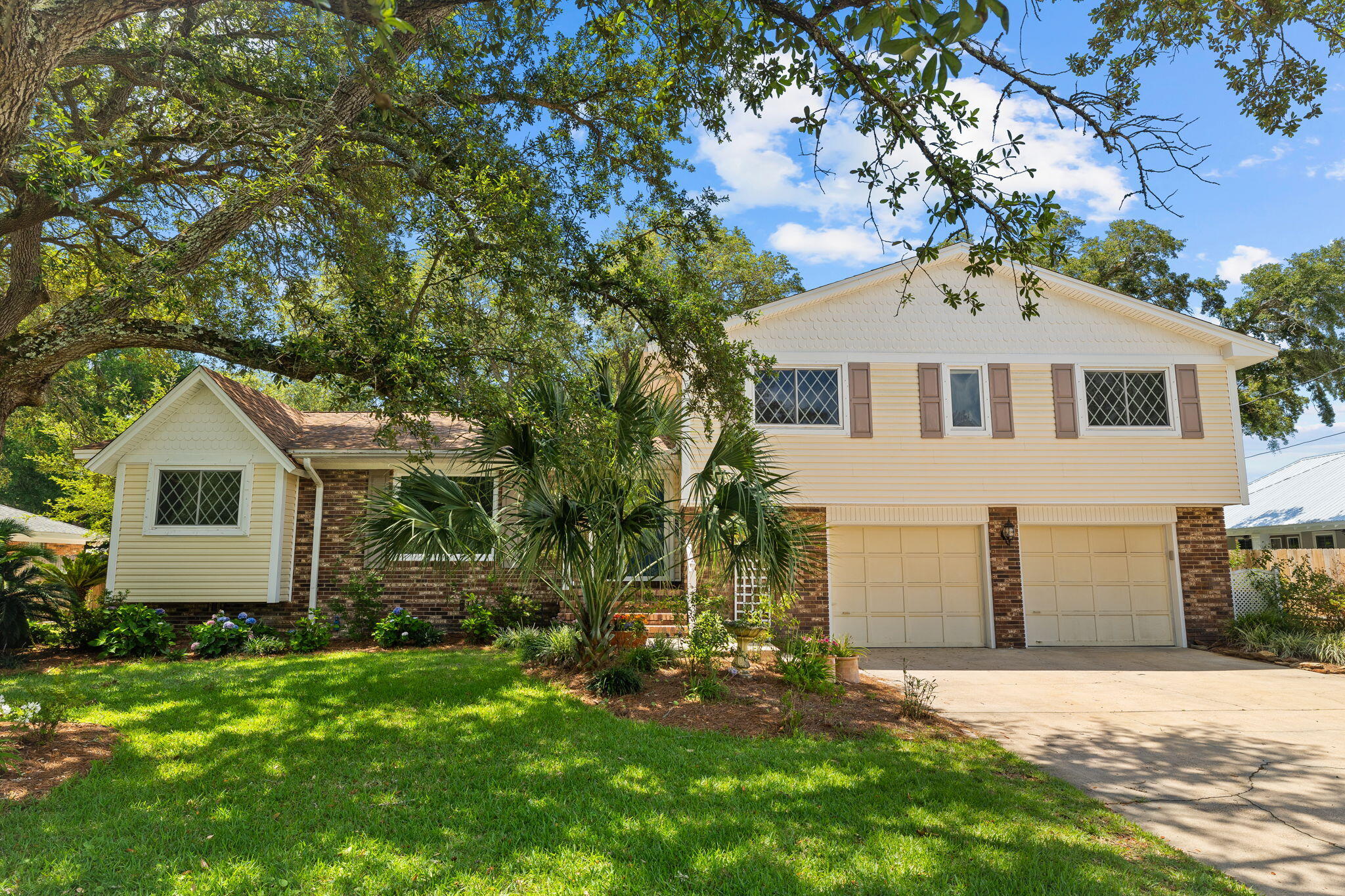234 NE Yacht Club Drive