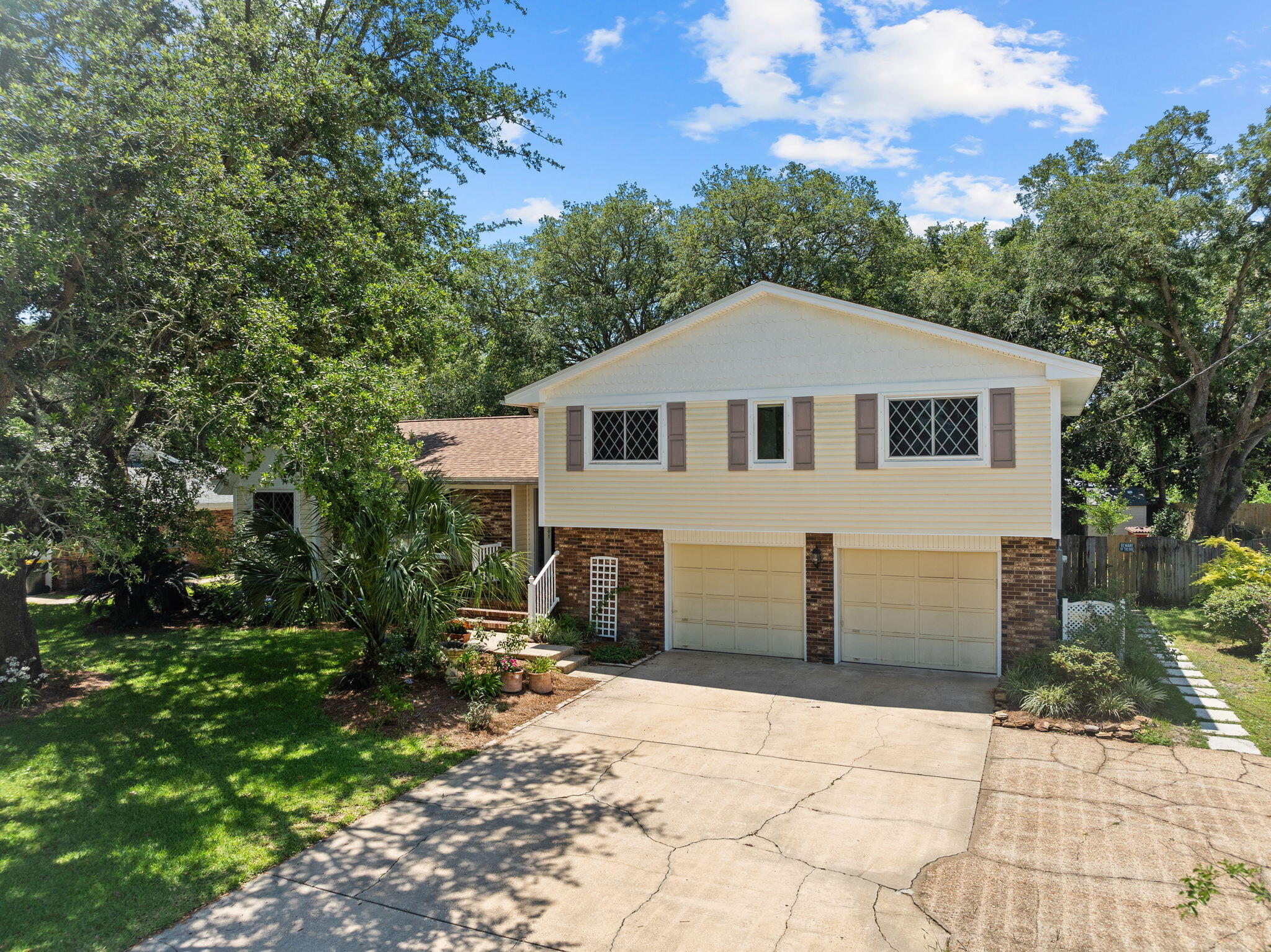 234 NE Yacht Club Drive