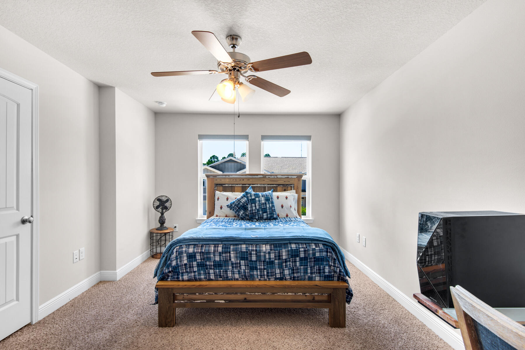 25 Crossing Lane, UNIT B