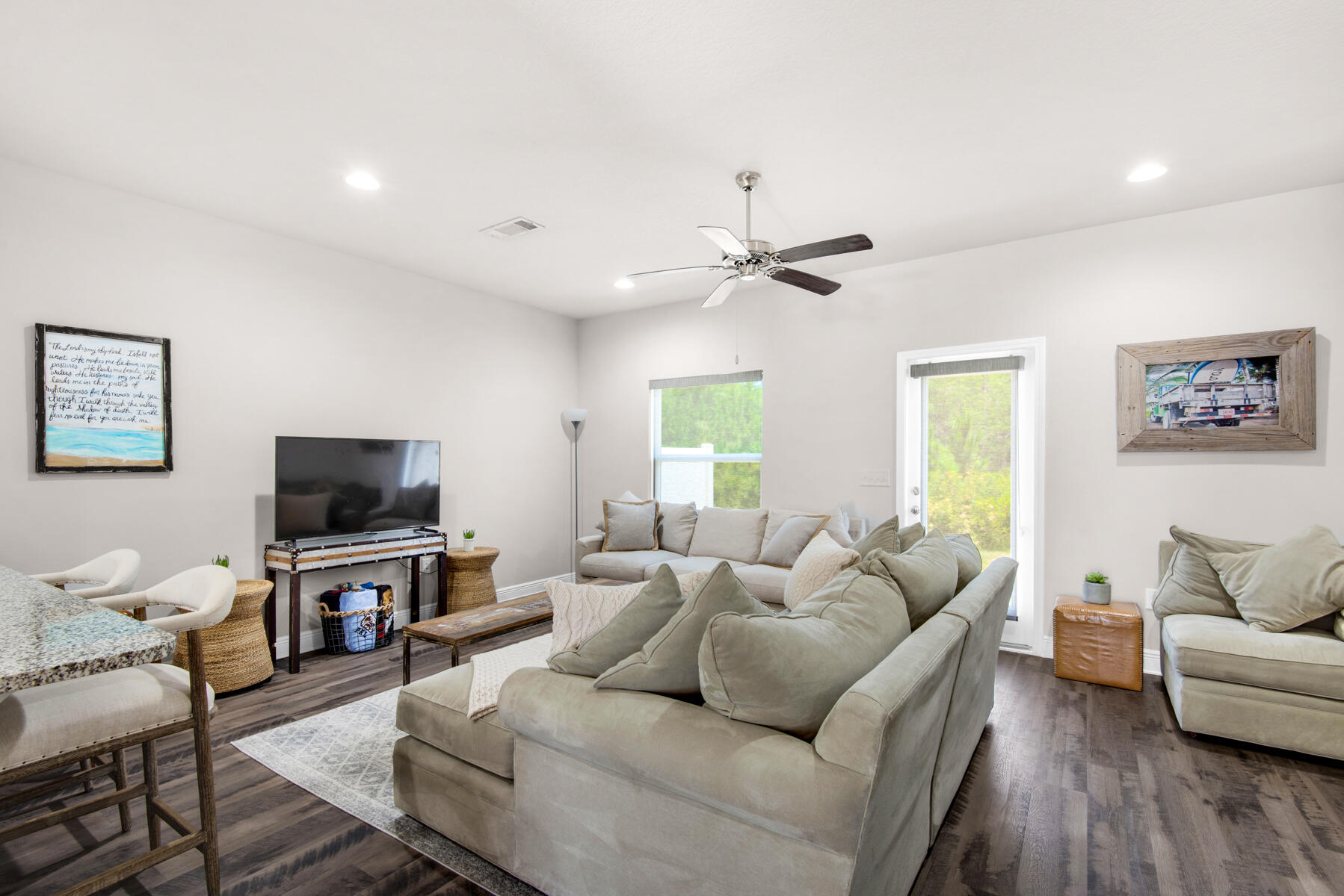 25 Crossing Lane, UNIT B