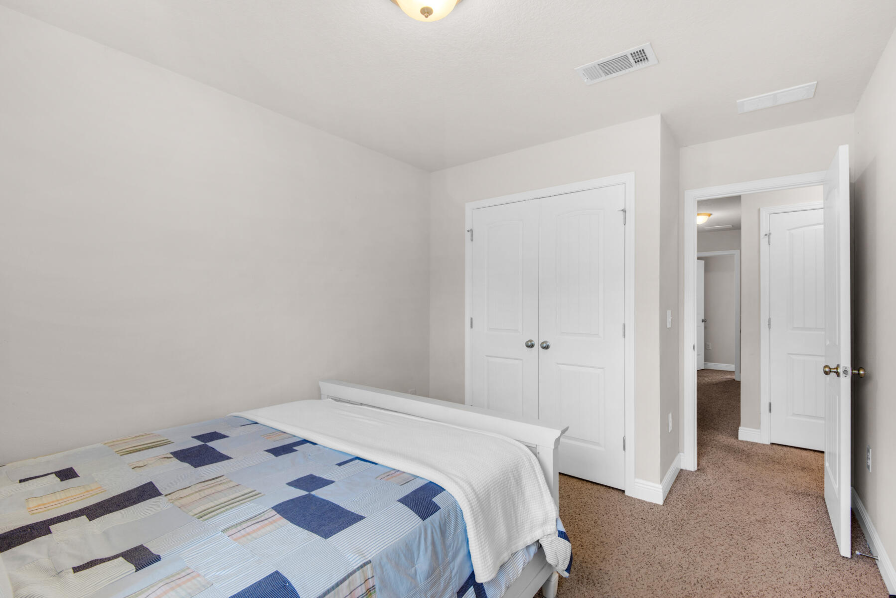 25 Crossing Lane, UNIT B