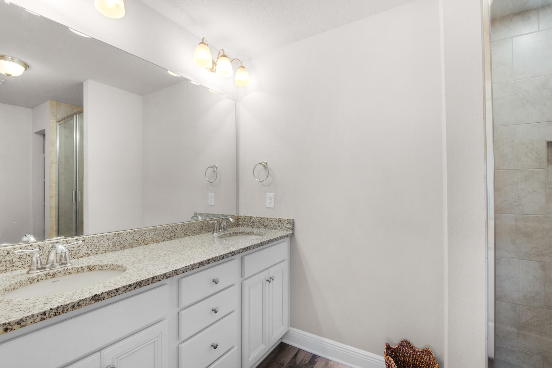 25 Crossing Lane, UNIT B