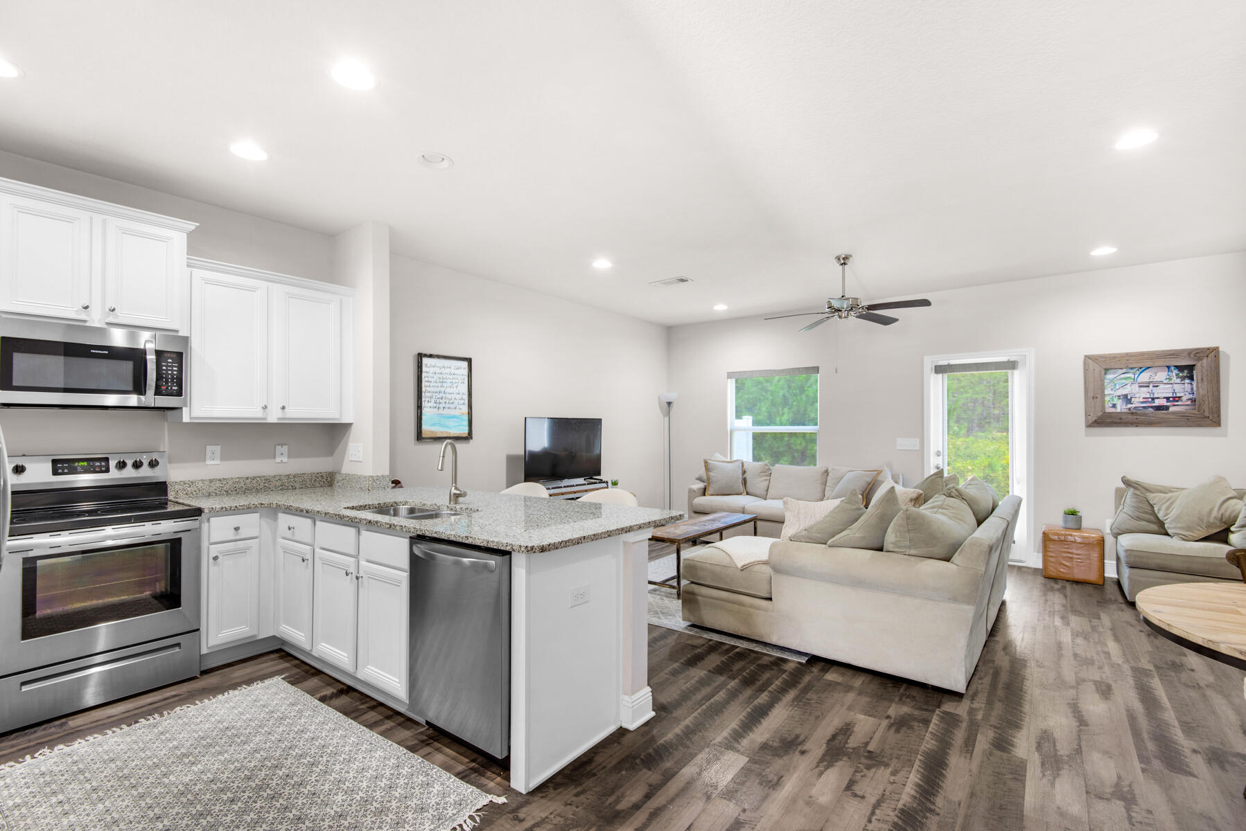 25 Crossing Lane, UNIT B