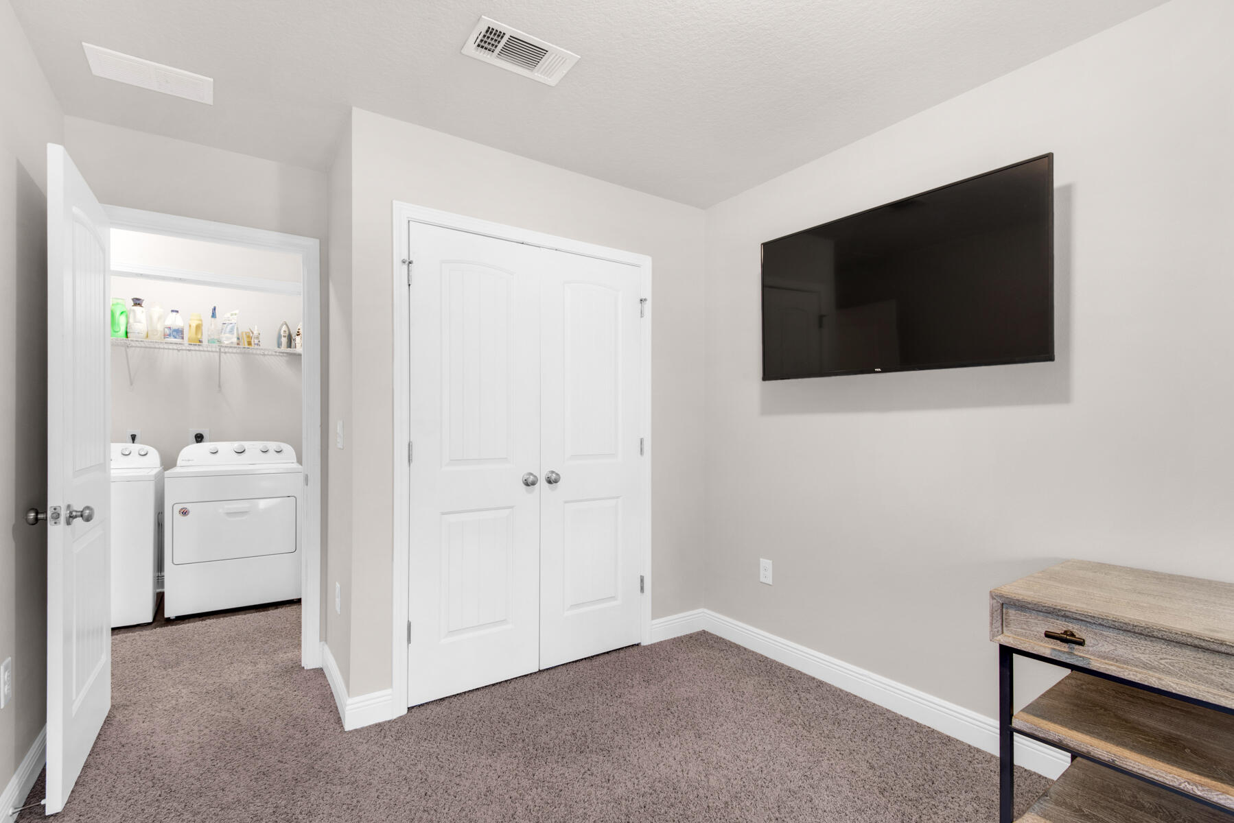 25 Crossing Lane, UNIT B