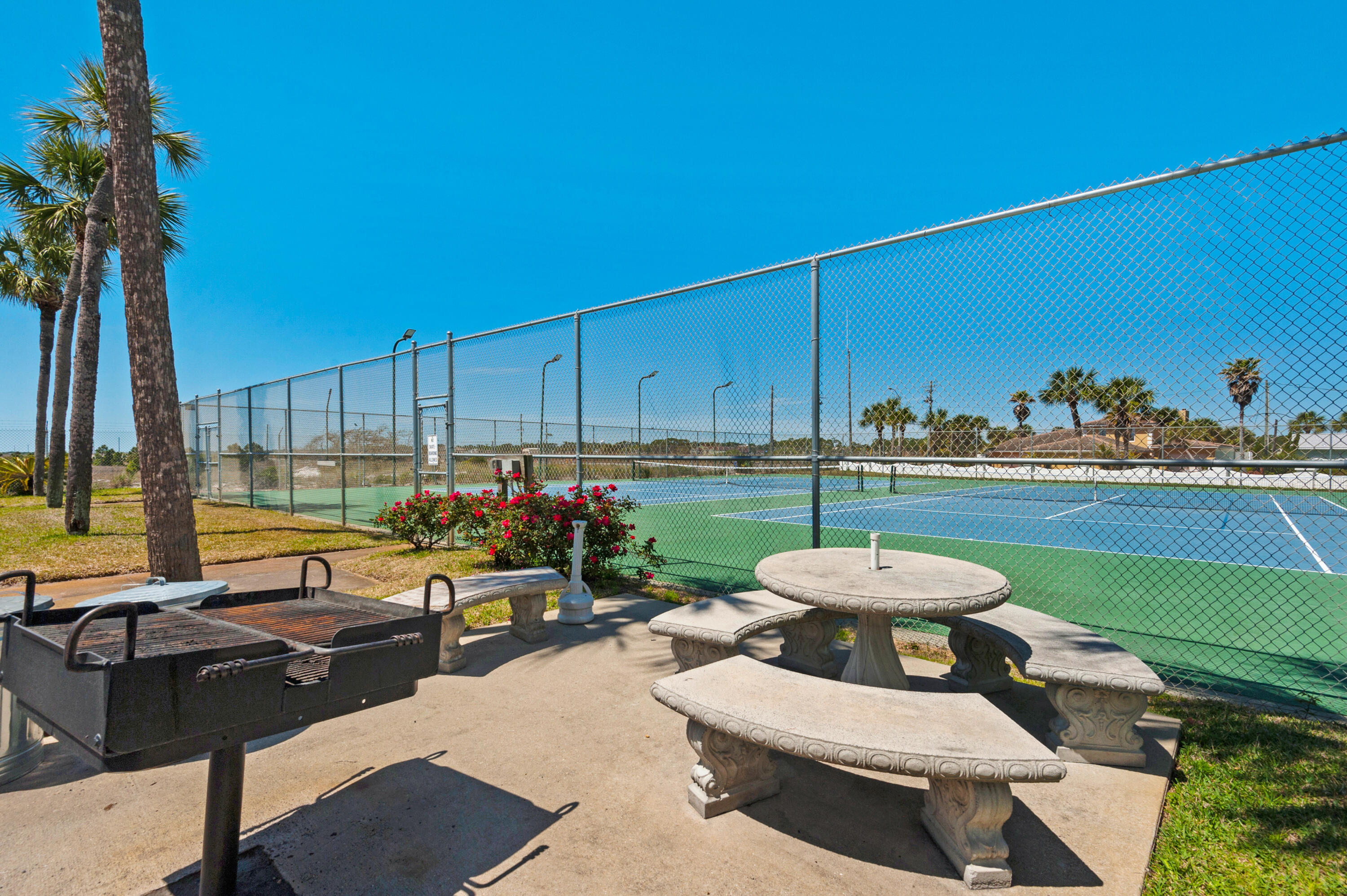 909 Santa Rosa Boulevard, 626