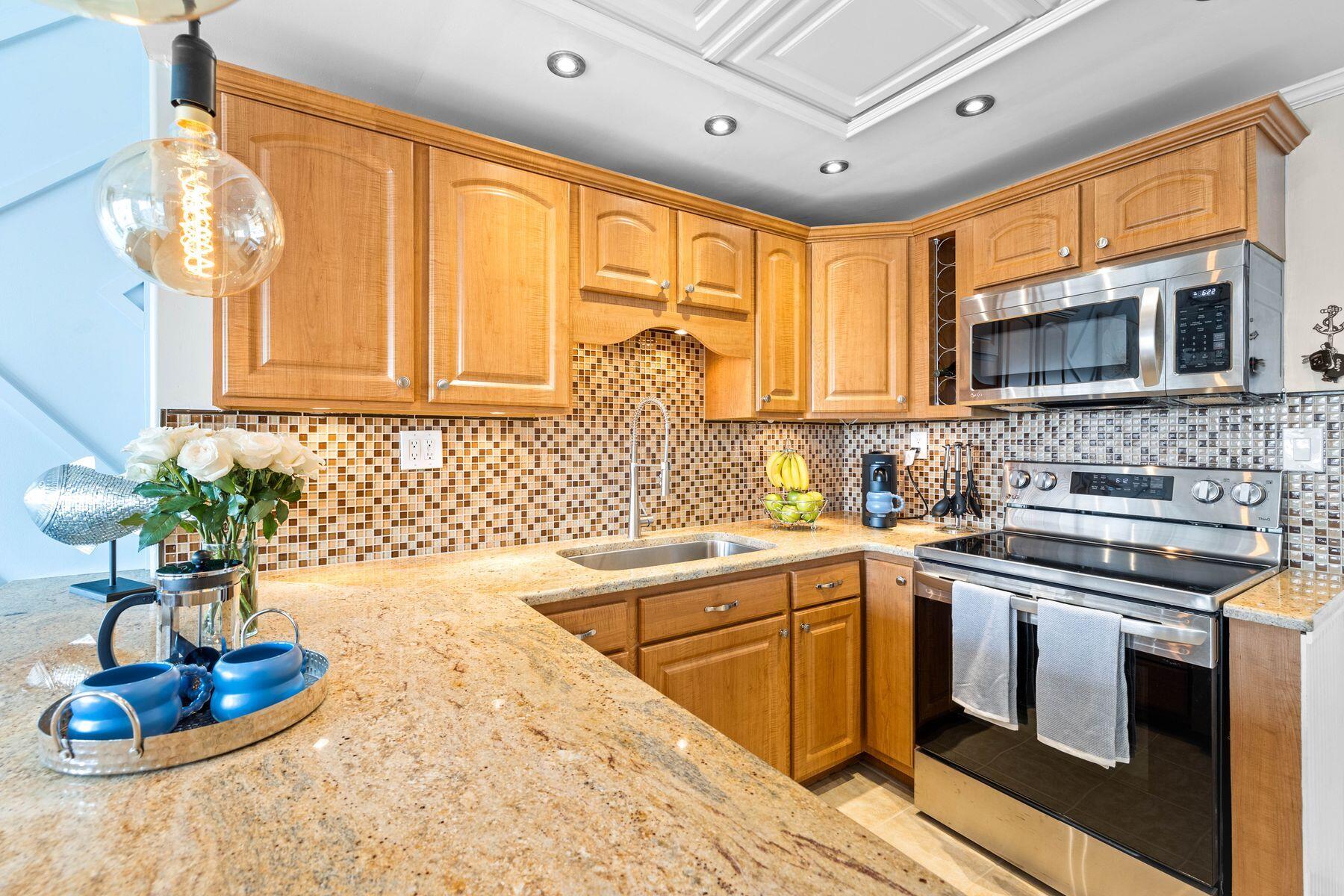 909 Santa Rosa Boulevard, 626