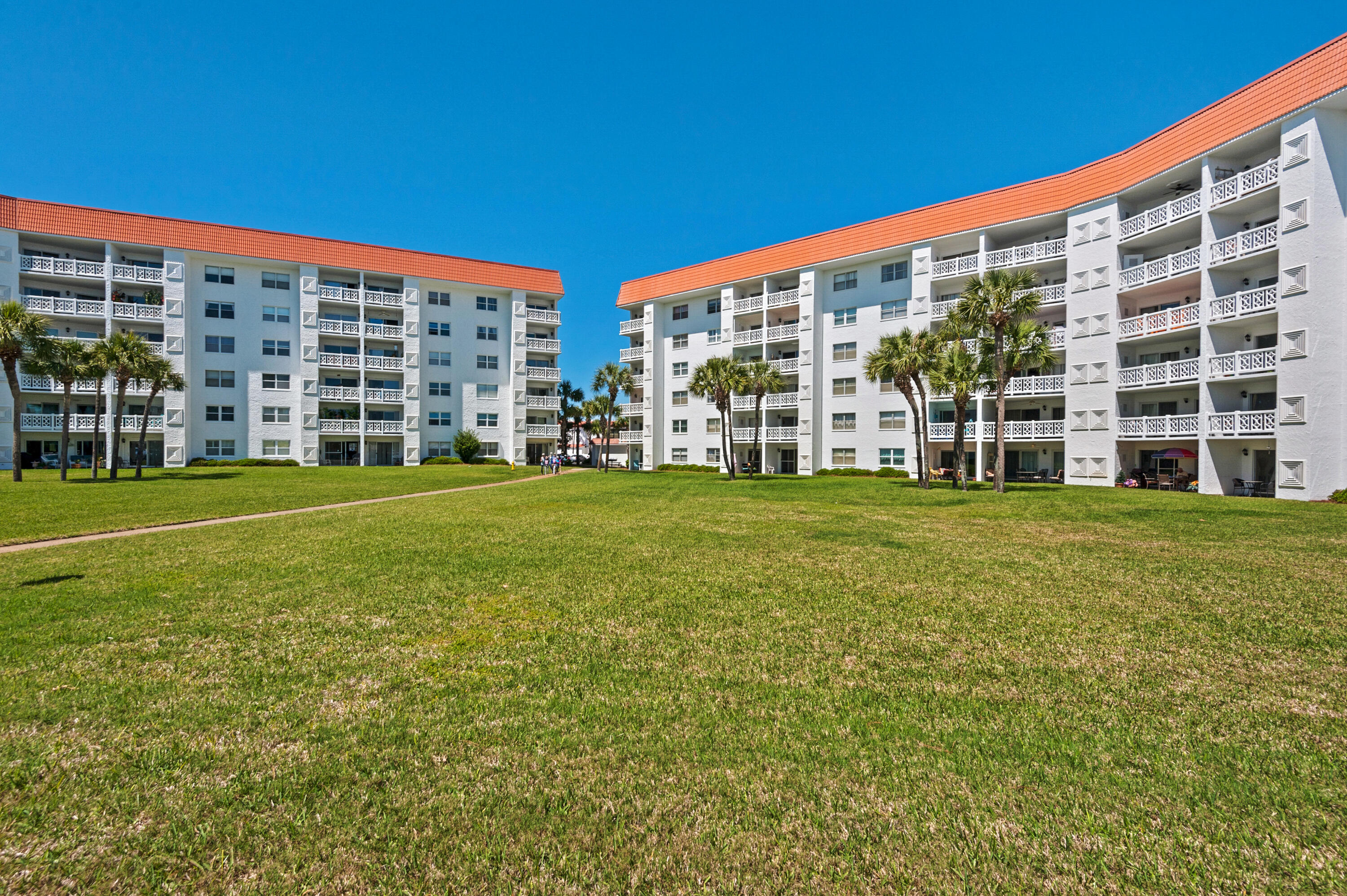 909 Santa Rosa Boulevard, 626