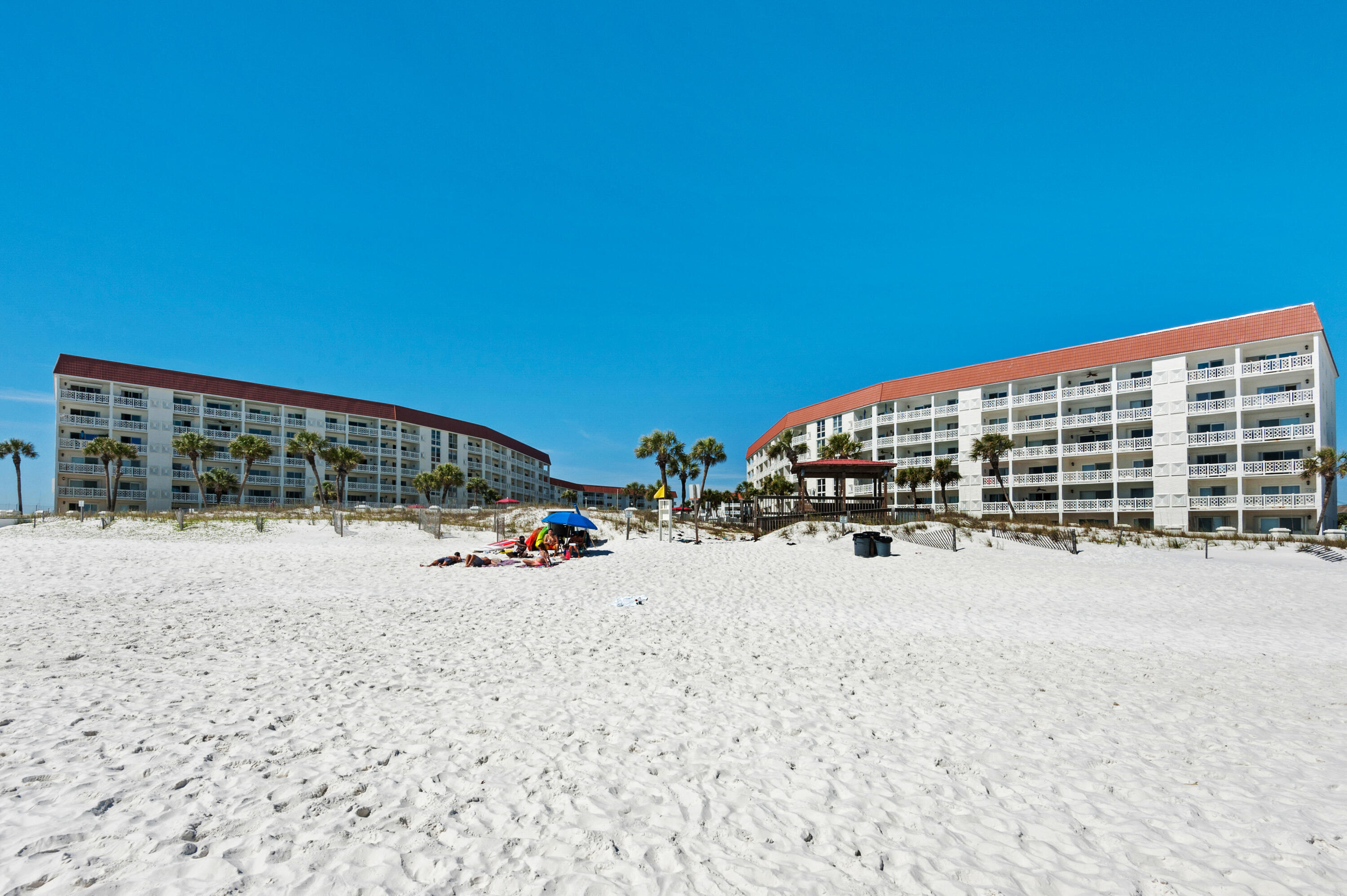 909 Santa Rosa Boulevard, 626