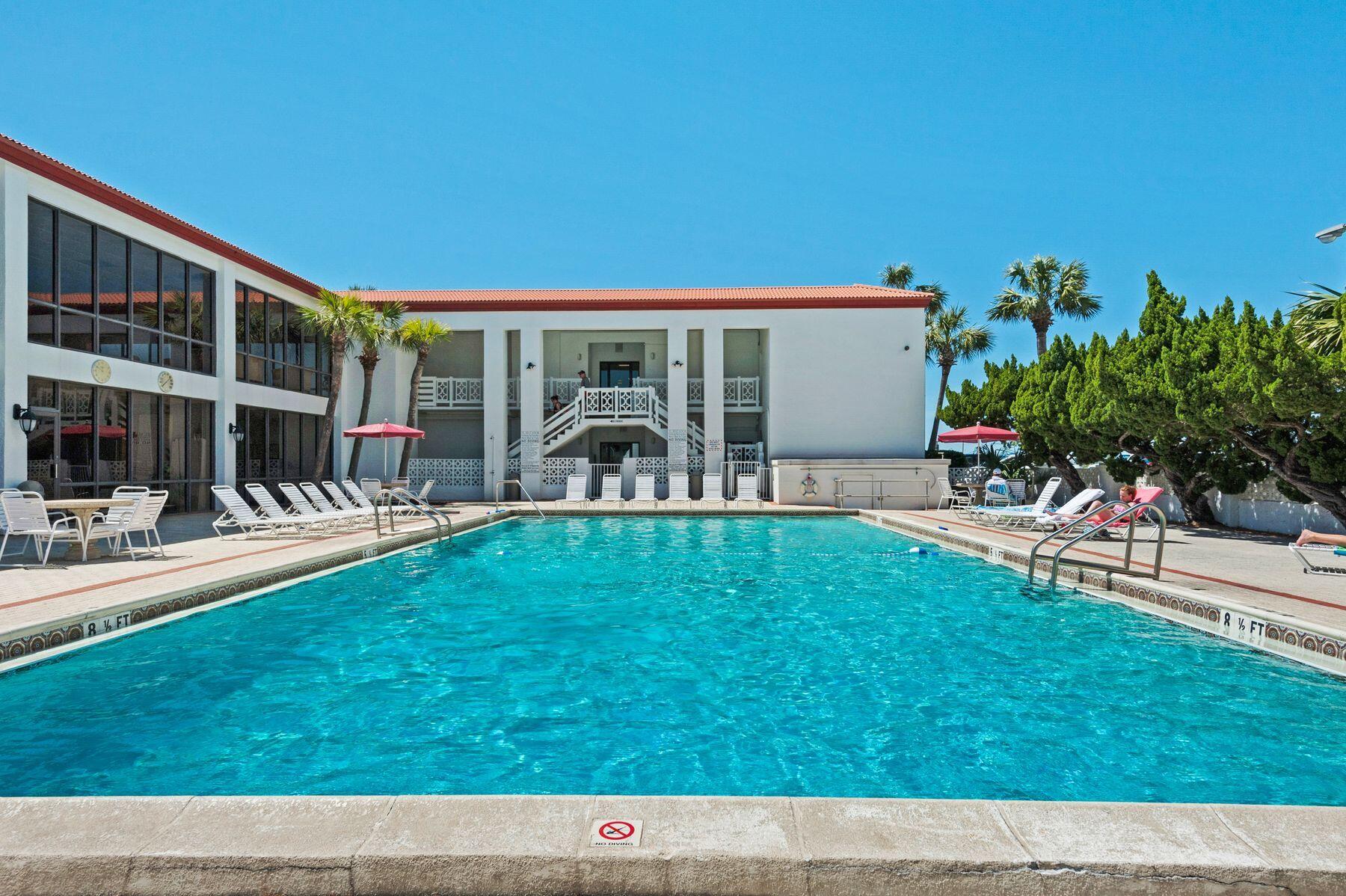 909 Santa Rosa Boulevard, 626