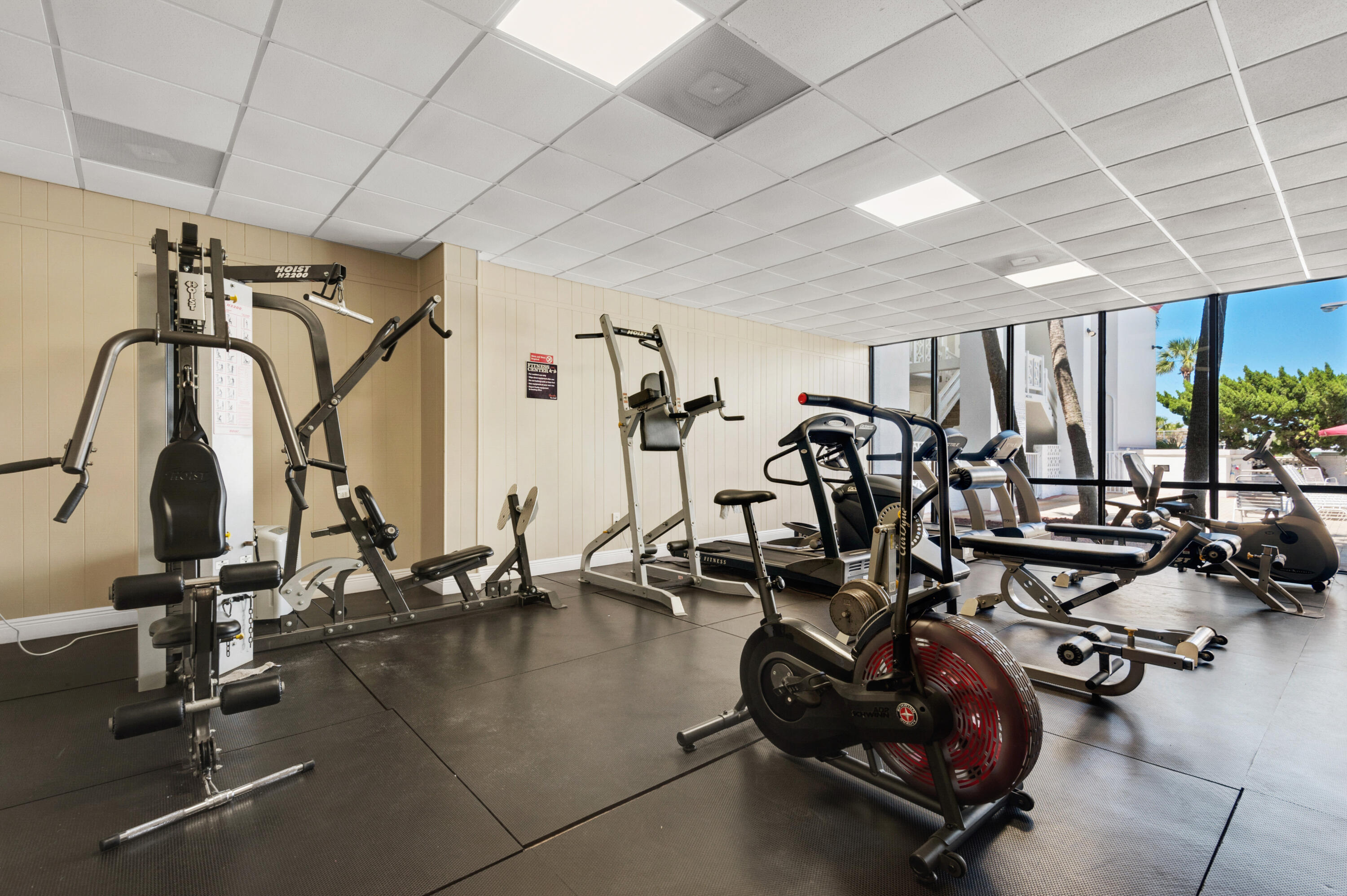 909 Santa Rosa Boulevard, 626