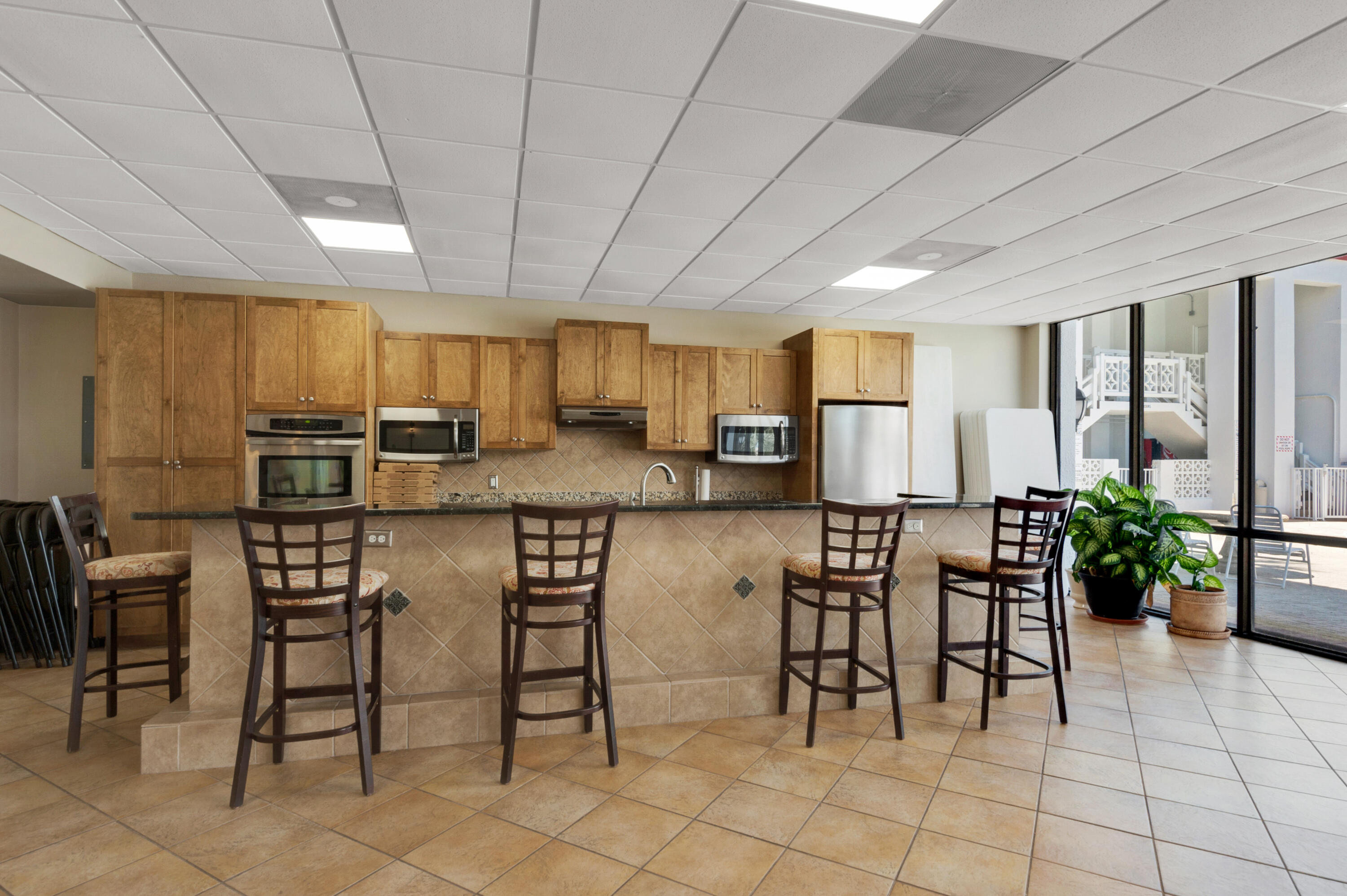 909 Santa Rosa Boulevard, 626